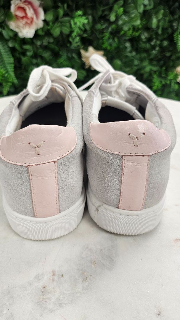 Deuce White Leather Sneaker (40)
