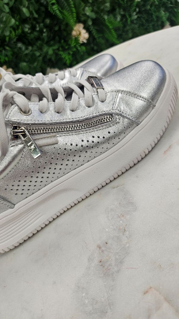 Naked Arches Silver Metalic Sneaker (38)