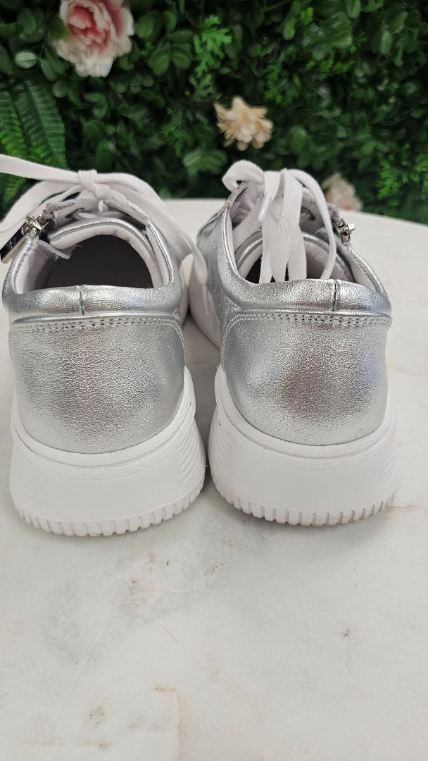 Naked Arches Silver Metalic Sneaker (38)