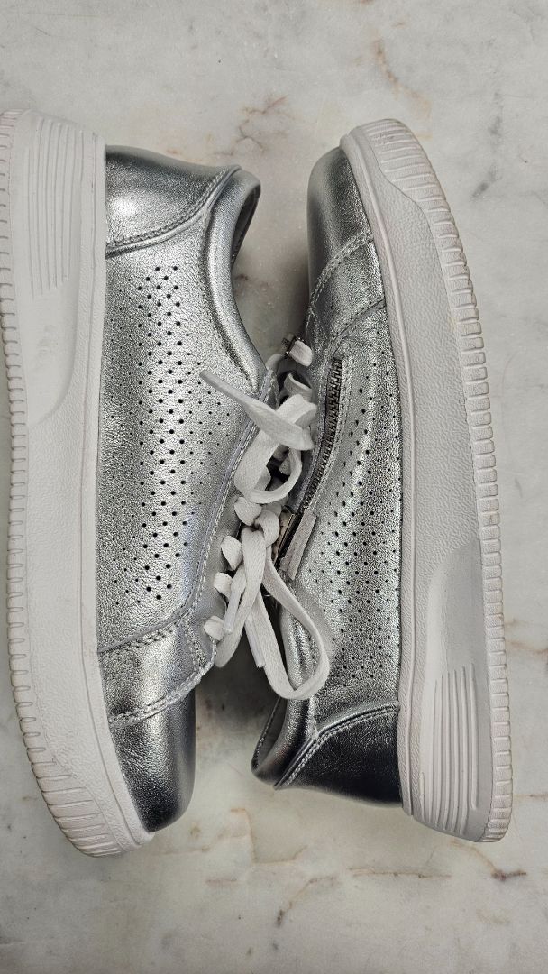Naked Arches Silver Metalic Sneaker (38)