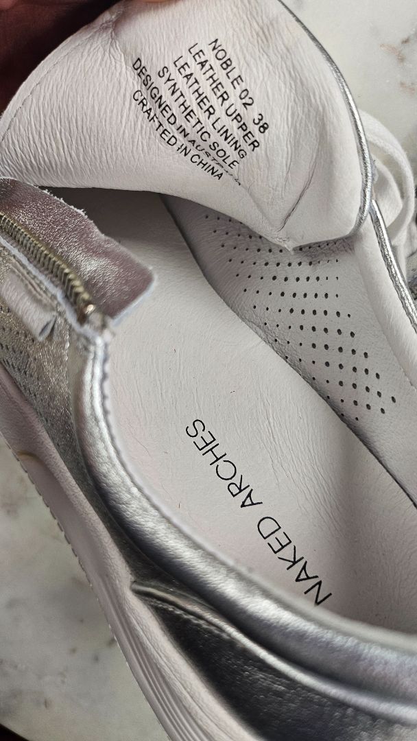 Naked Arches Silver Metalic Sneaker (38)