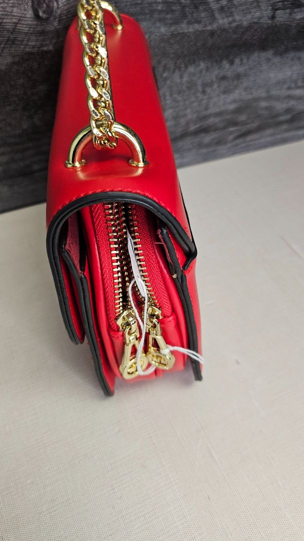 Unknown Red Crossbody Bag (22cmx16cmx5cm)