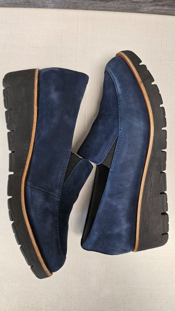 Earth Blue Wedge Loafer (37.5)