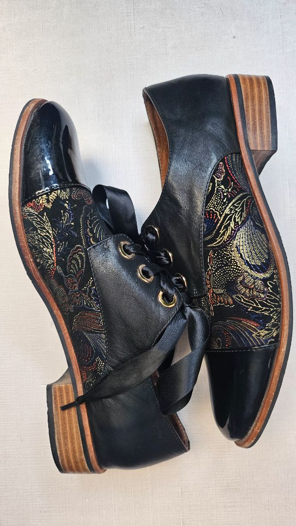 Isabella Anselmi Black Lace Up Brogue (39)
