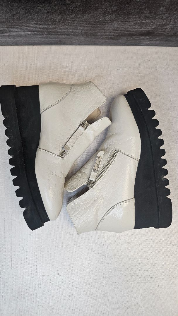Minx Cream Voodoo Leather Boot (37)