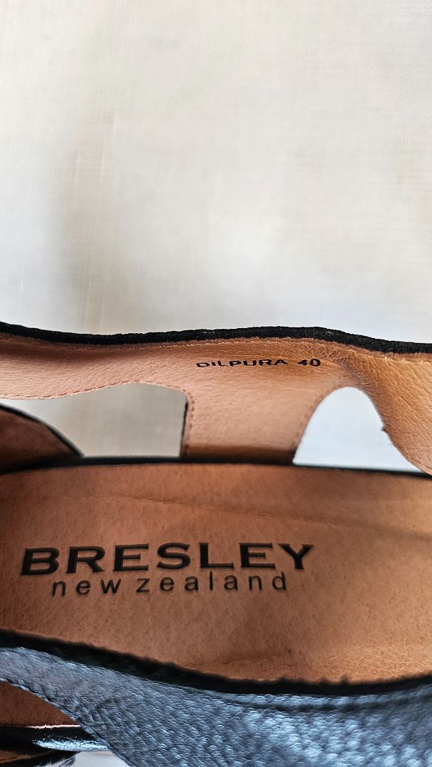 Bresley Black T Bar Heel (40)
