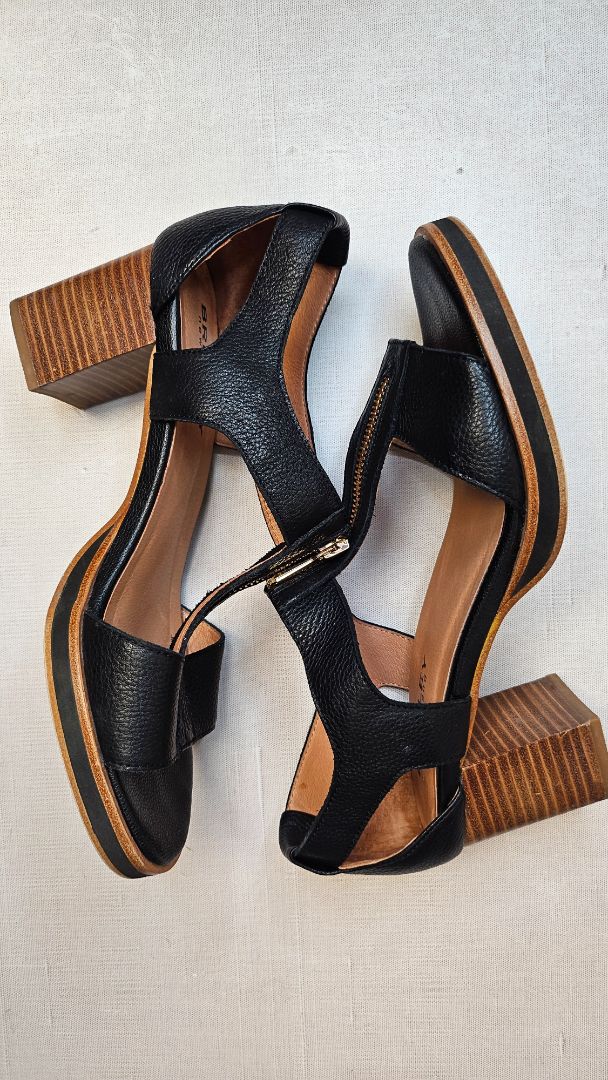 Bresley Black T Bar Heel (40)