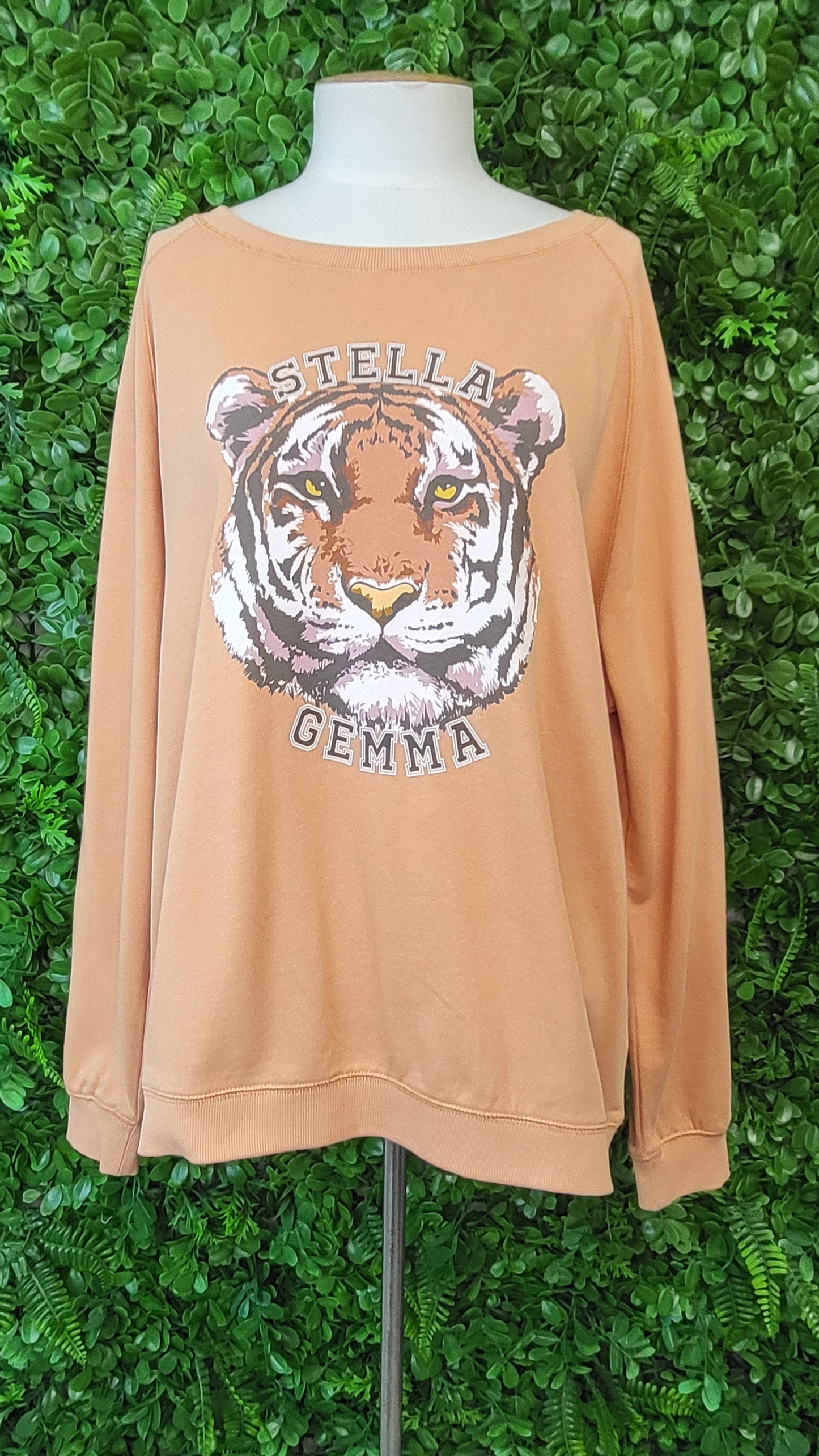 Stella+Gemma Tan Print Crew Sweater (14)