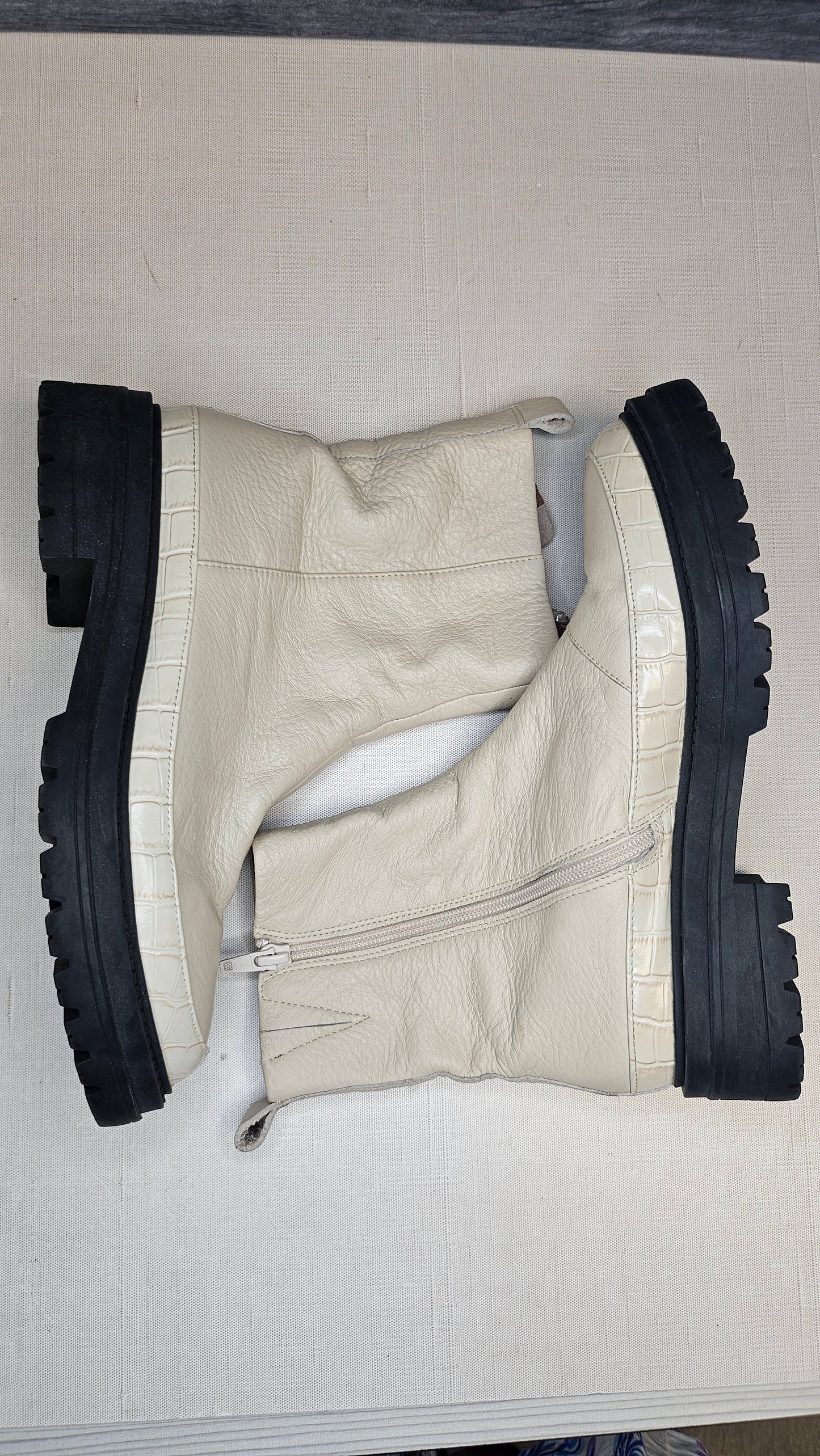 Mi Piaci Cream Nora Combat Boot (38)