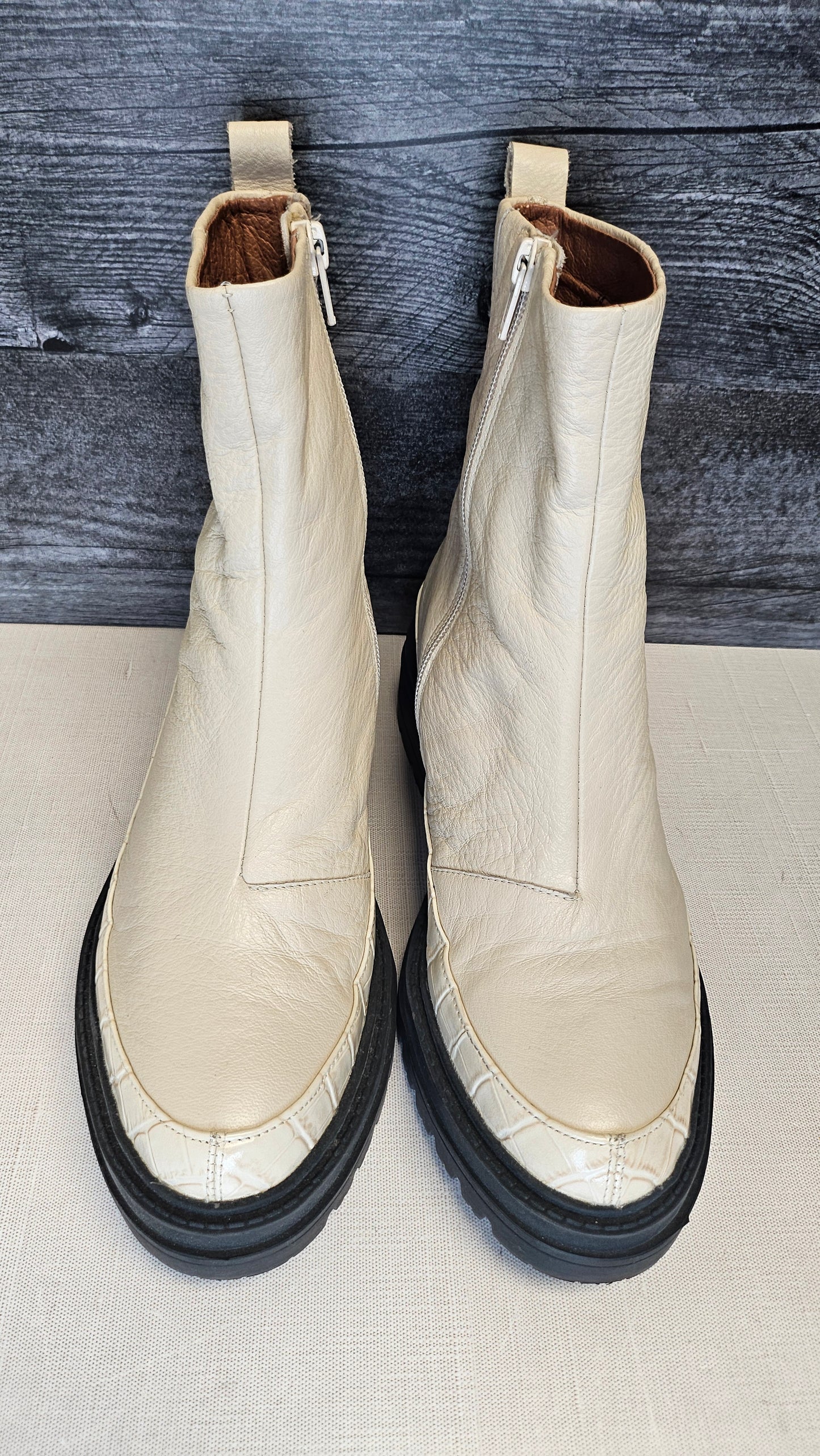 Mi Piaci Cream Nora Combat Boot (38)