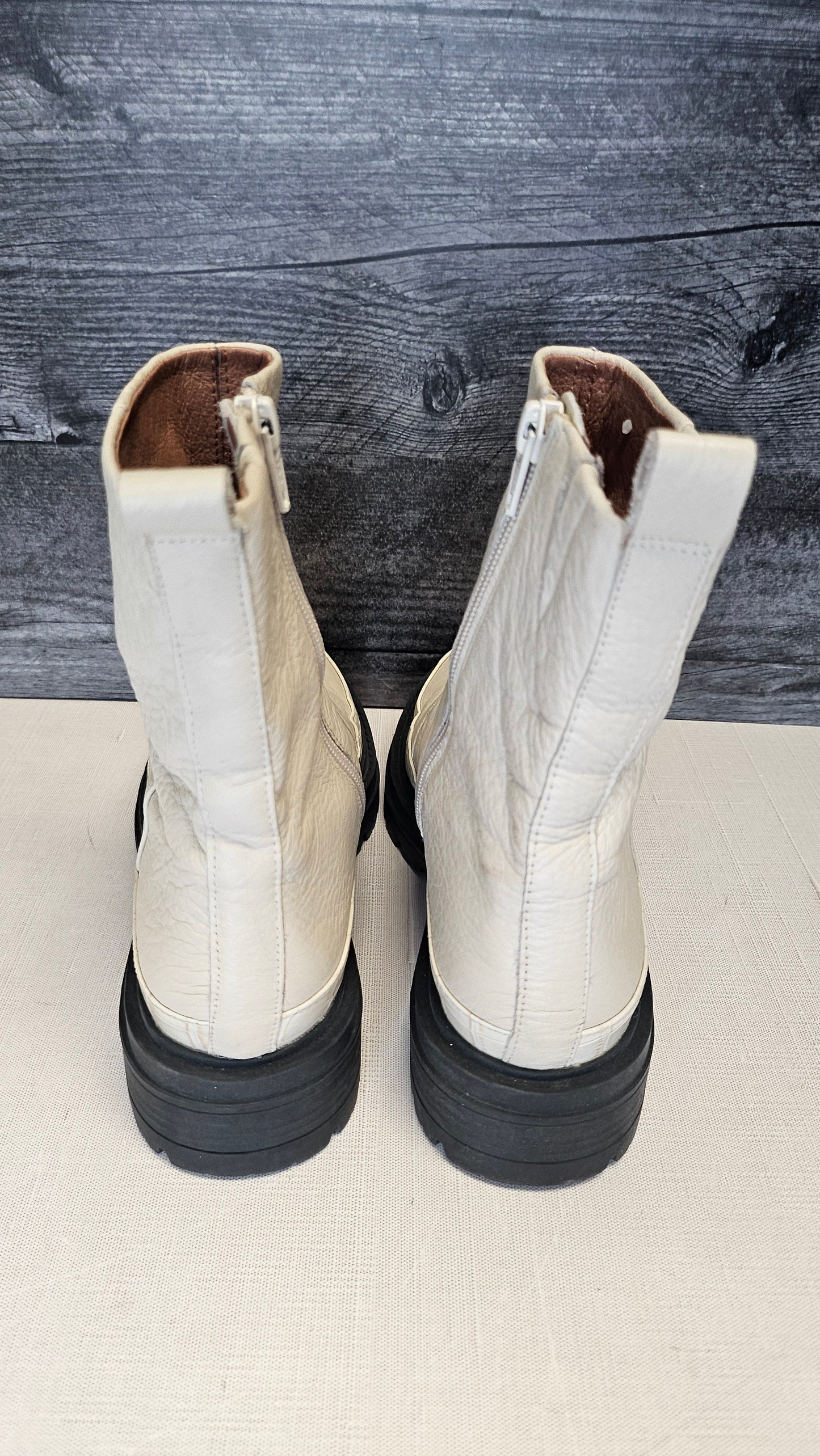 Mi Piaci Cream Nora Combat Boot (38)