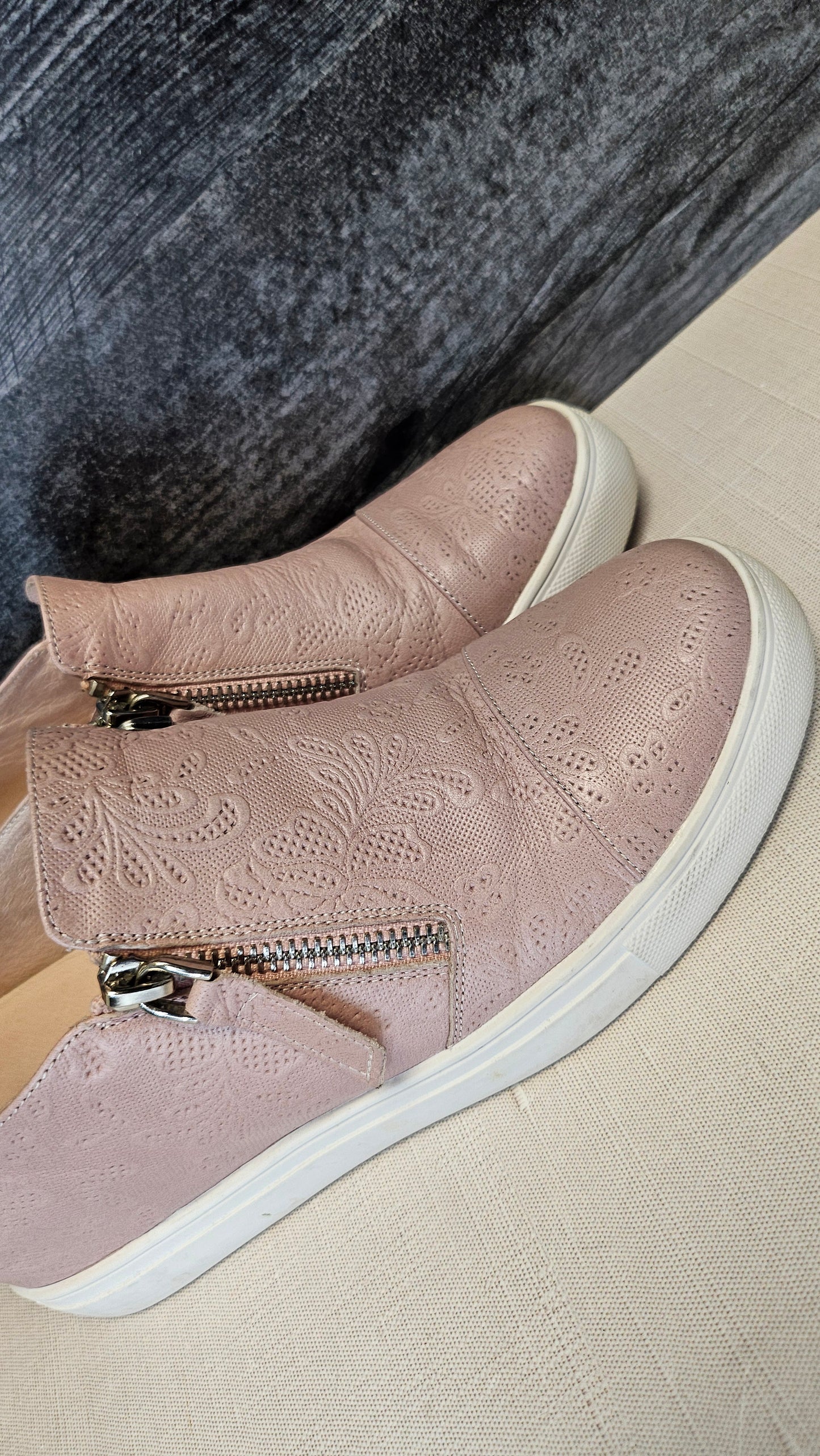 Charlie Rose Blush Sneaker 39.5