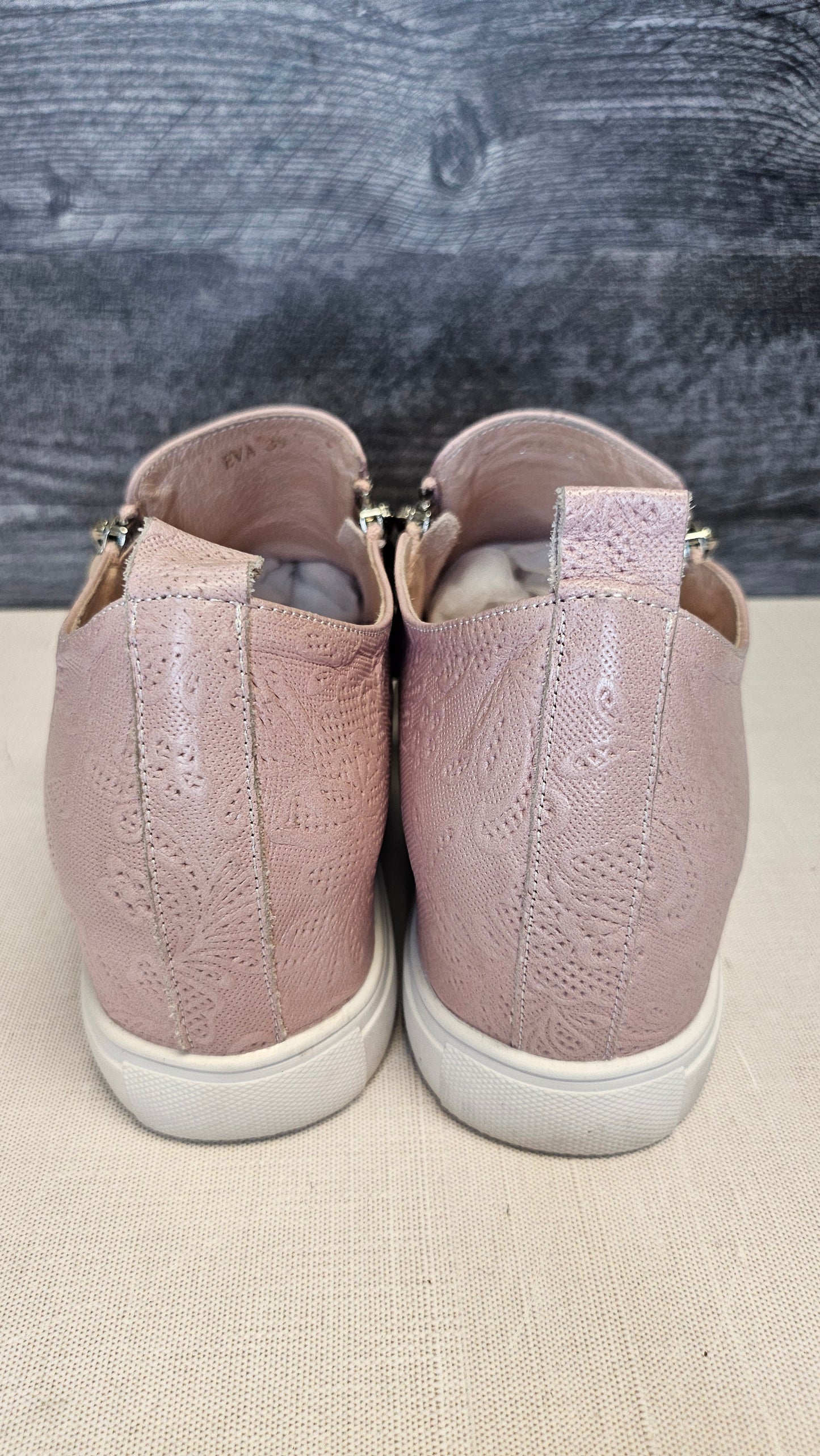 Charlie Rose Blush Sneaker 39.5