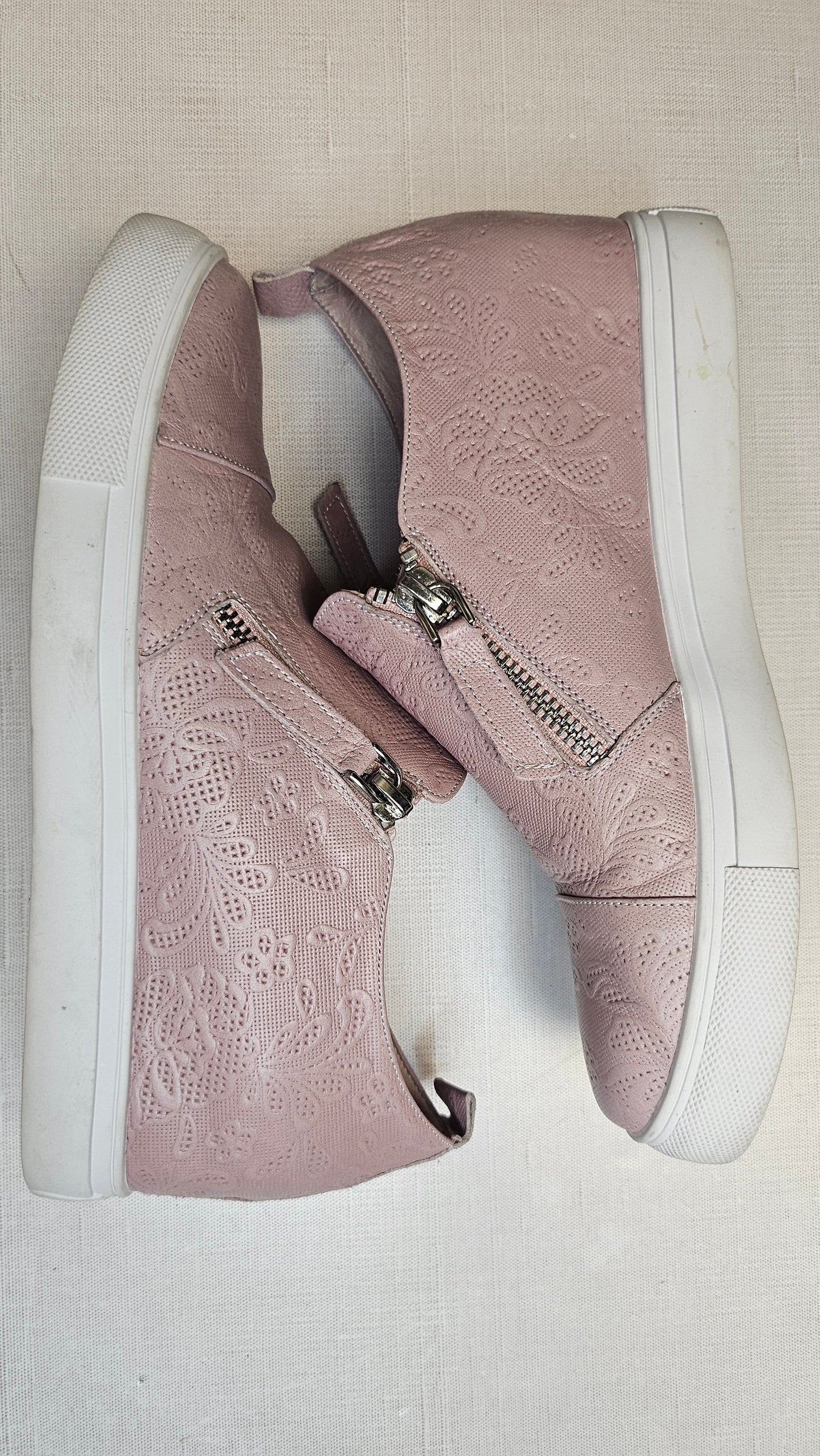 Charlie Rose Blush Sneaker 39.5
