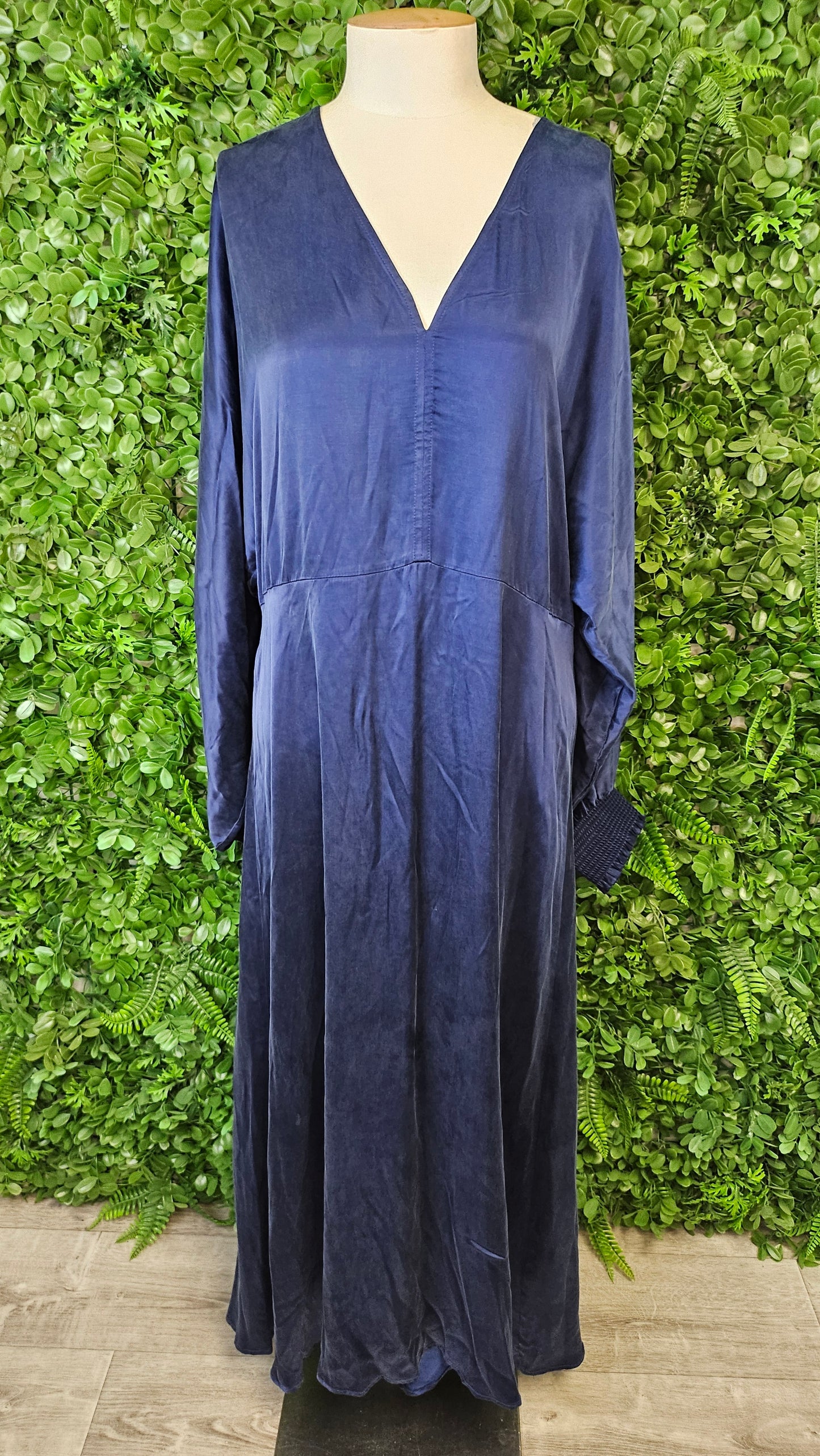 Max Ink Mariana V-Neck Dress BNWT (16)