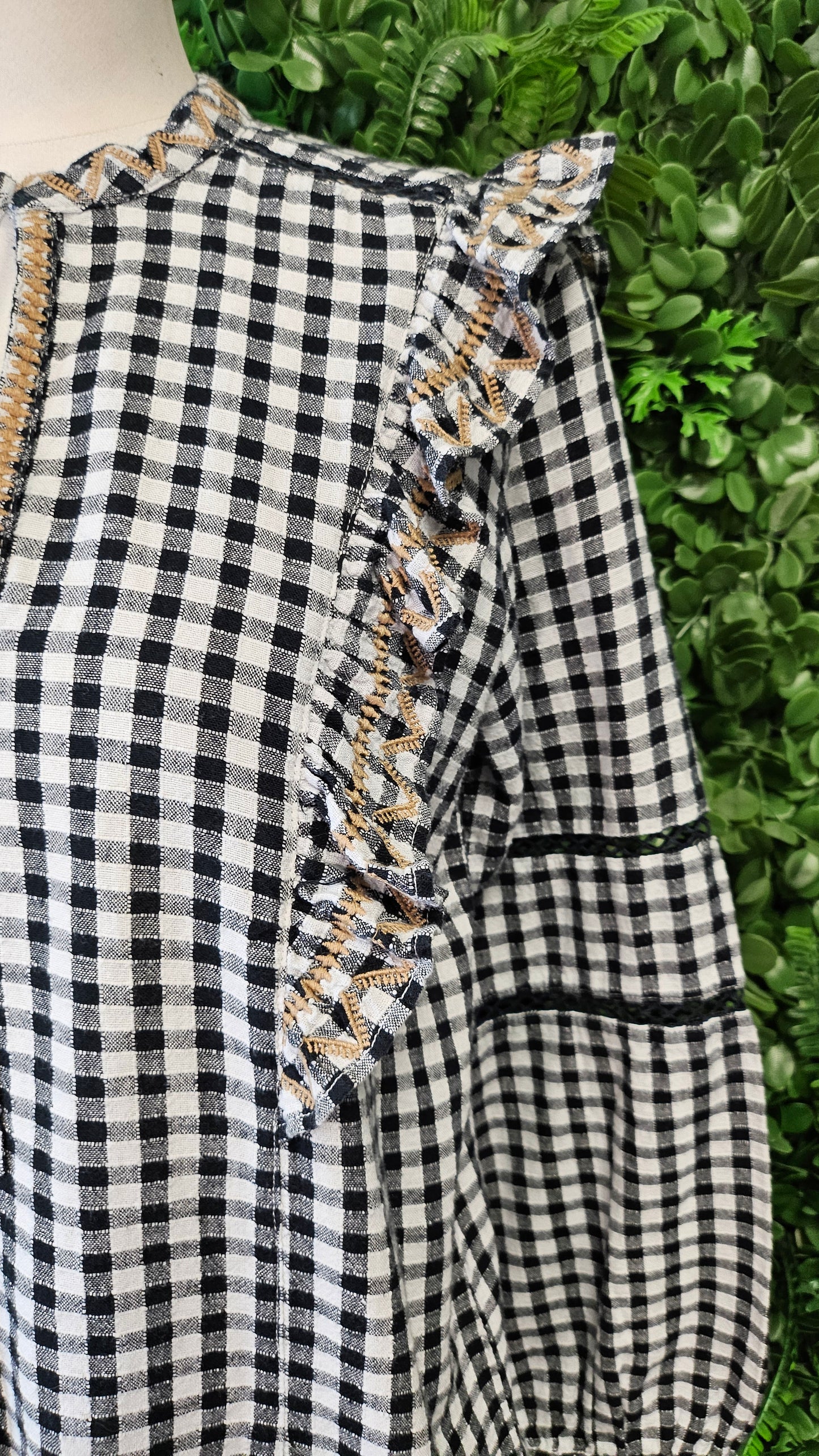Unknown B/W Gingham Top (10-12)