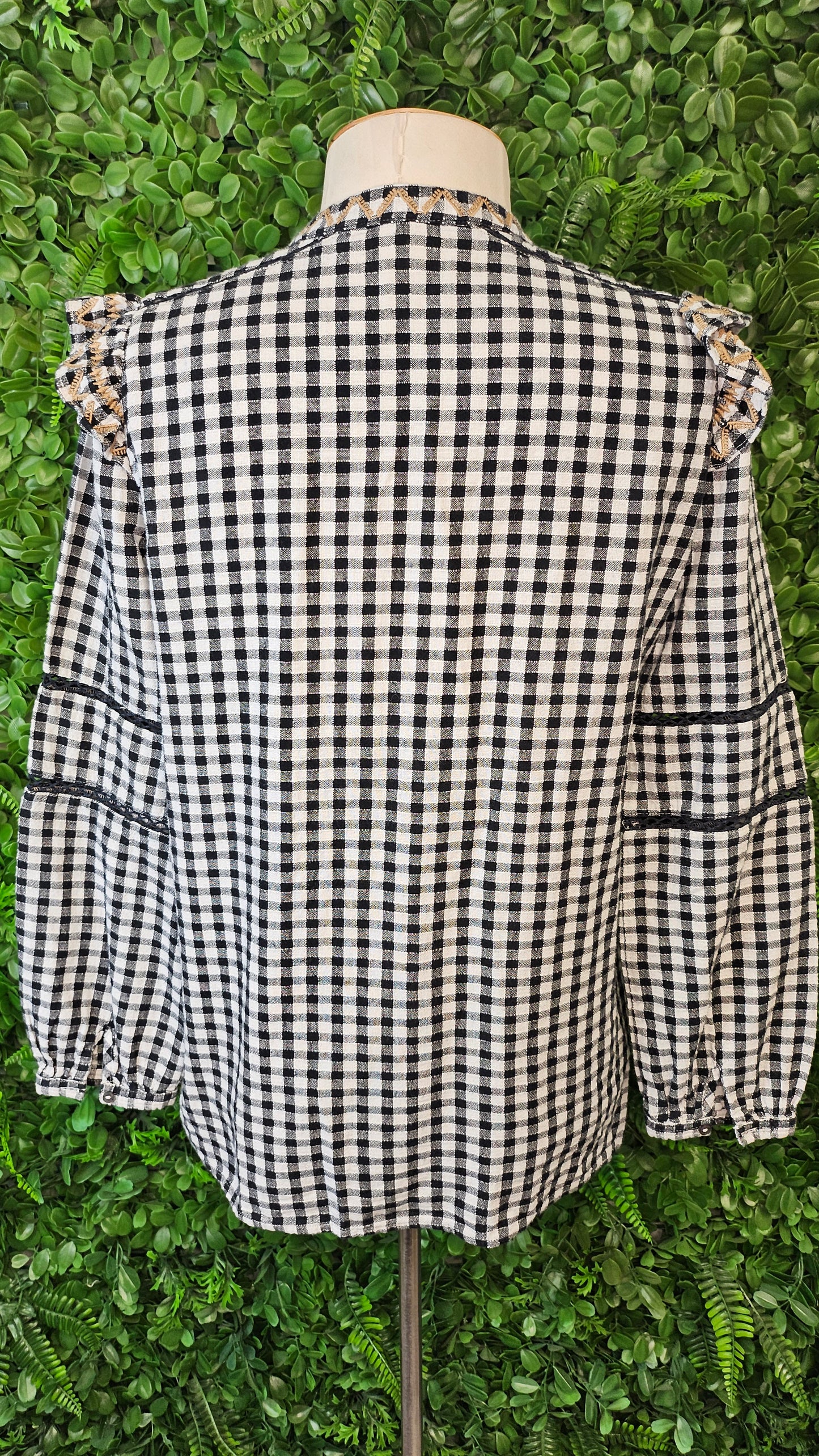 Unknown B/W Gingham Top (10-12)