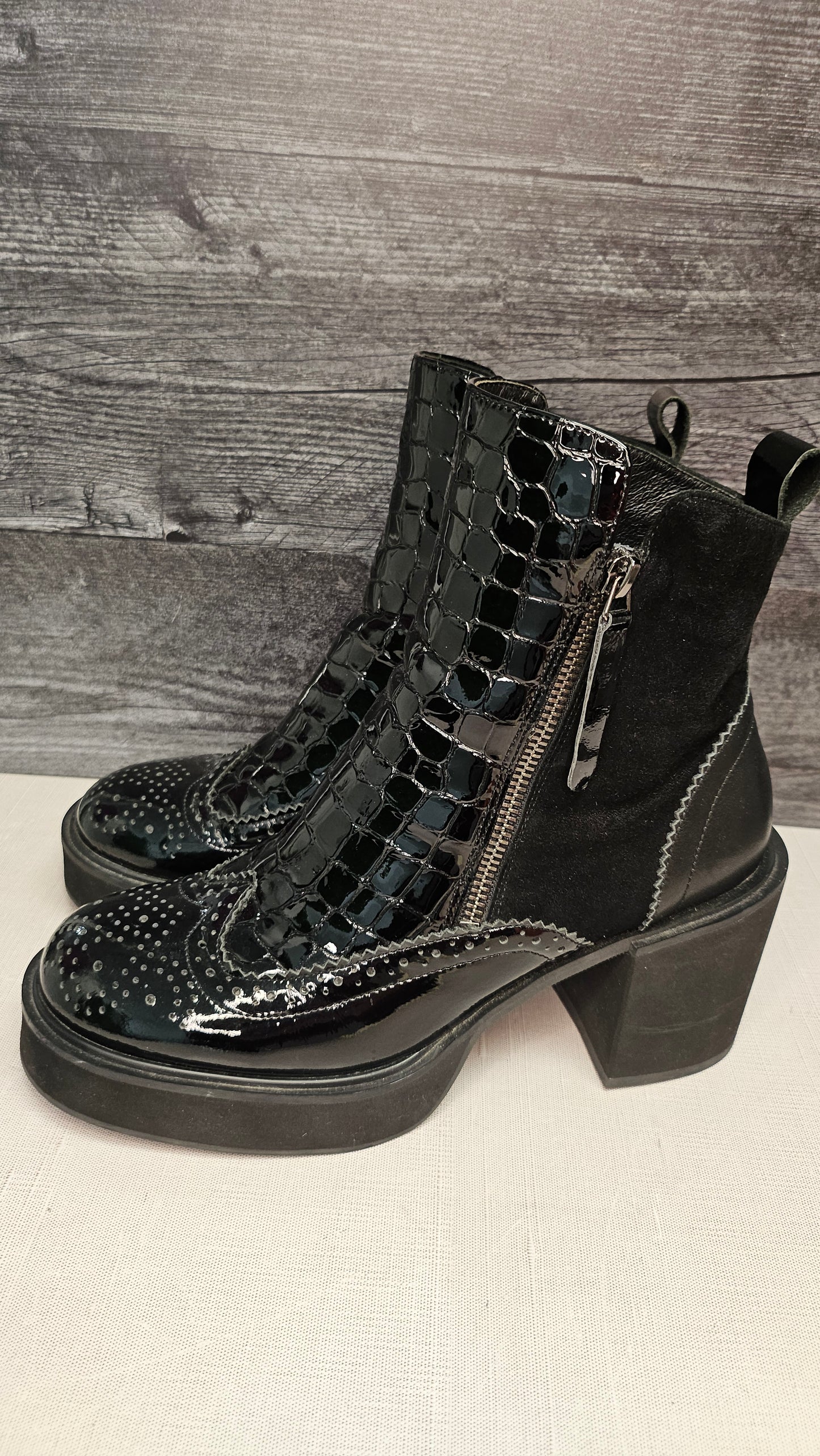 Minx Black Emmy Platform Boot (39)