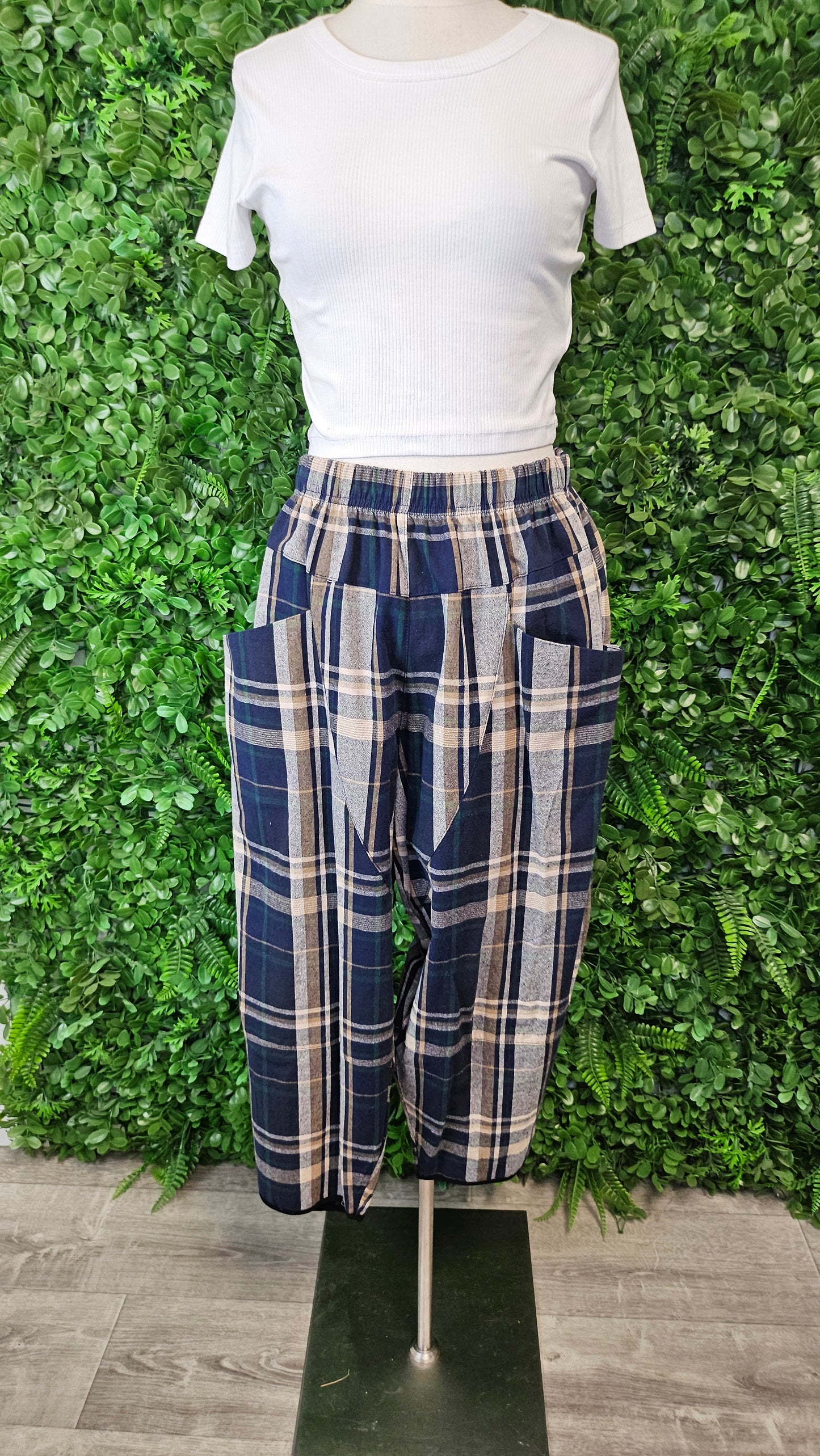 Deanne Hobbs Check Barrel Pant (10)