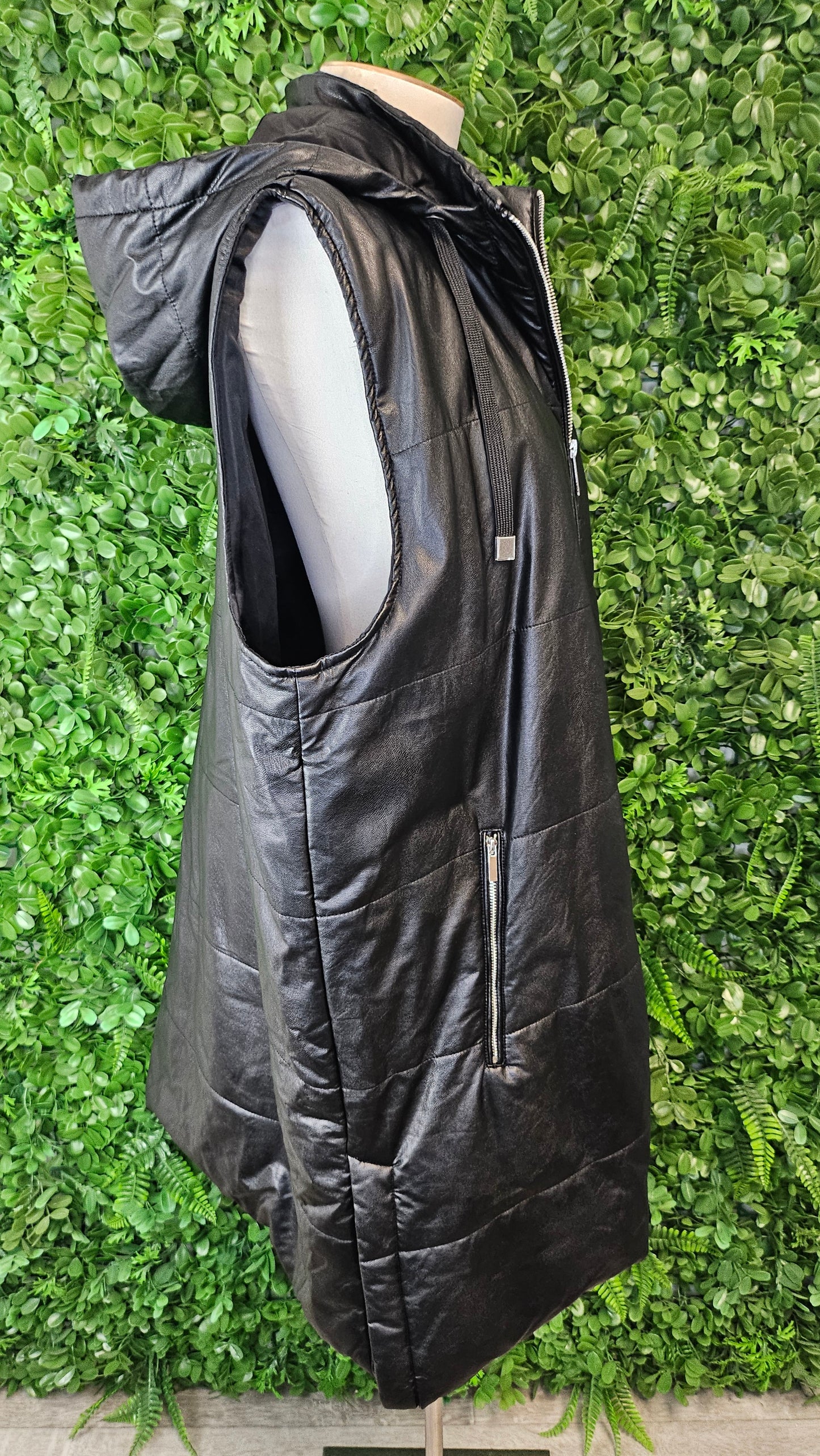 Pretty Basics TS Black Longline Hooded Vest (20)