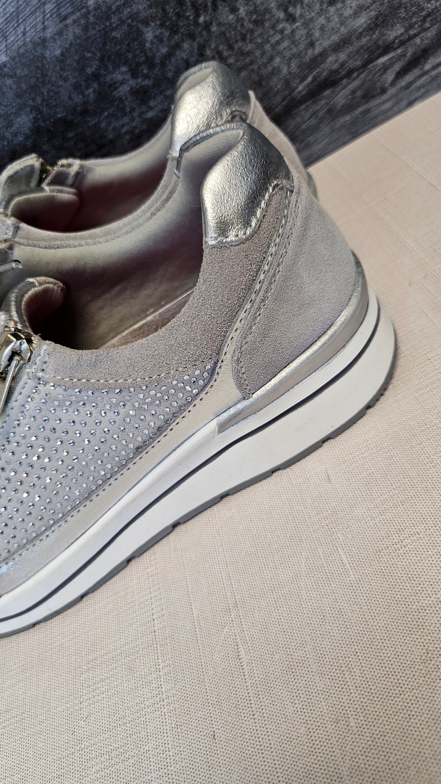 Unknown Silver Miami Sneaker (39)