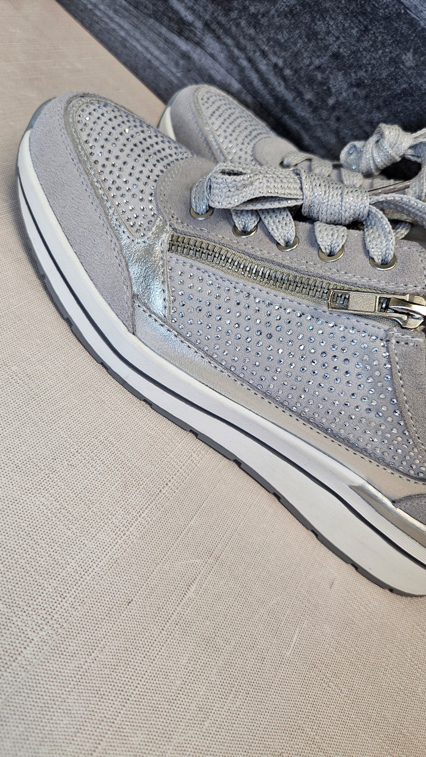 Unknown Silver Miami Sneaker (39)