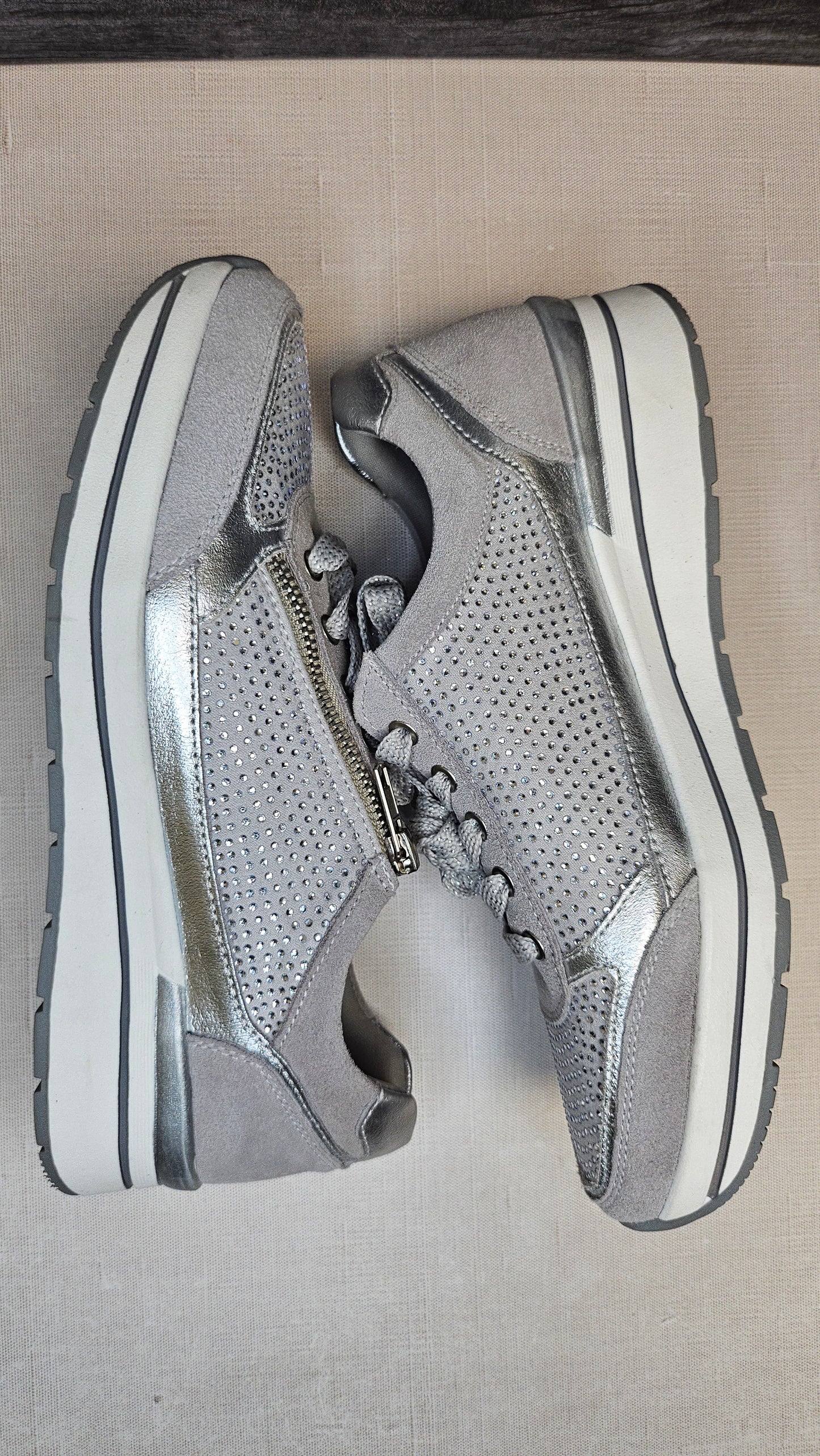 Unknown Silver Miami Sneaker (39)