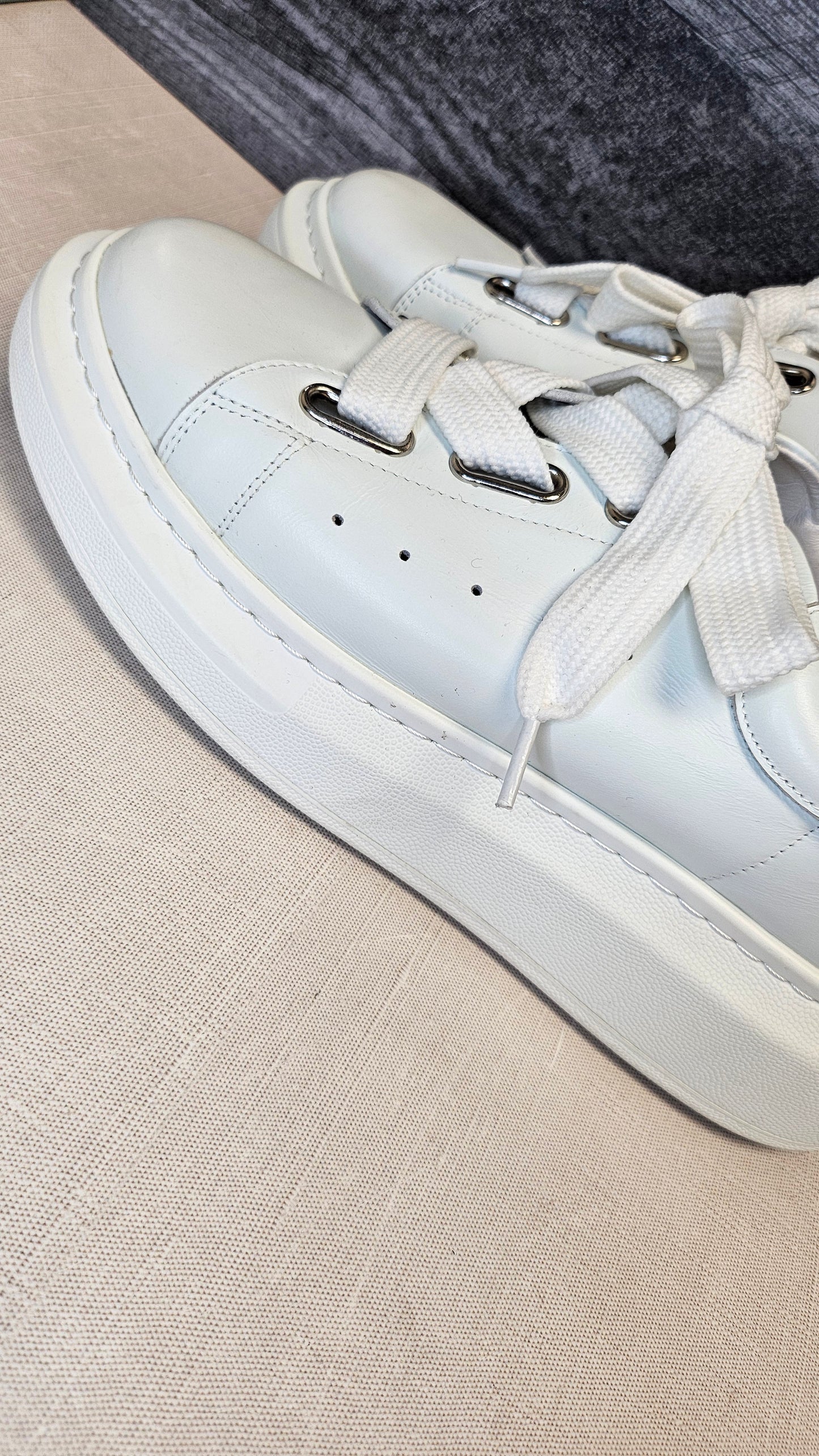 Charlie Rose White Leather Sneakers (40)