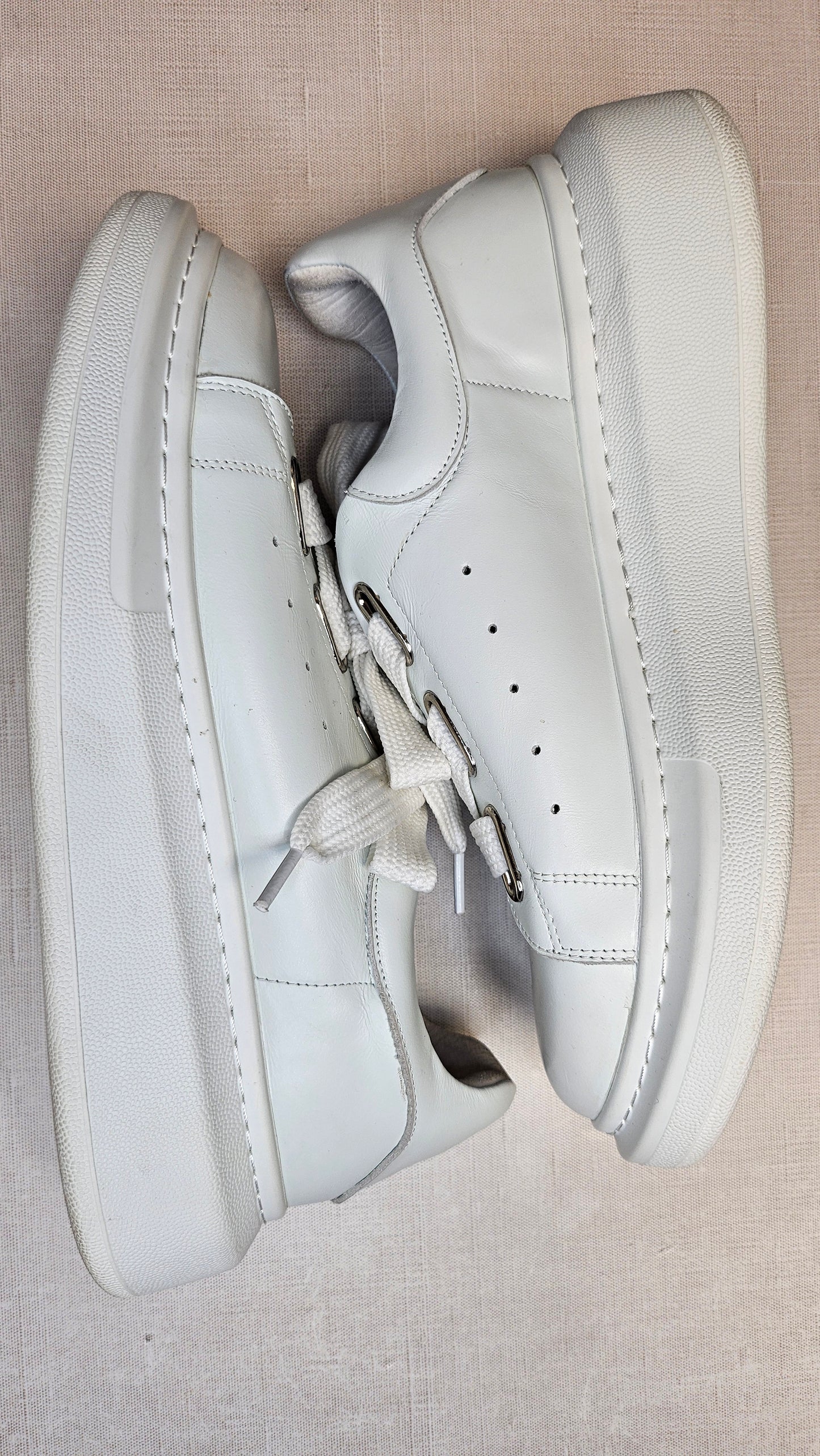 Charlie Rose White Leather Sneakers (40)