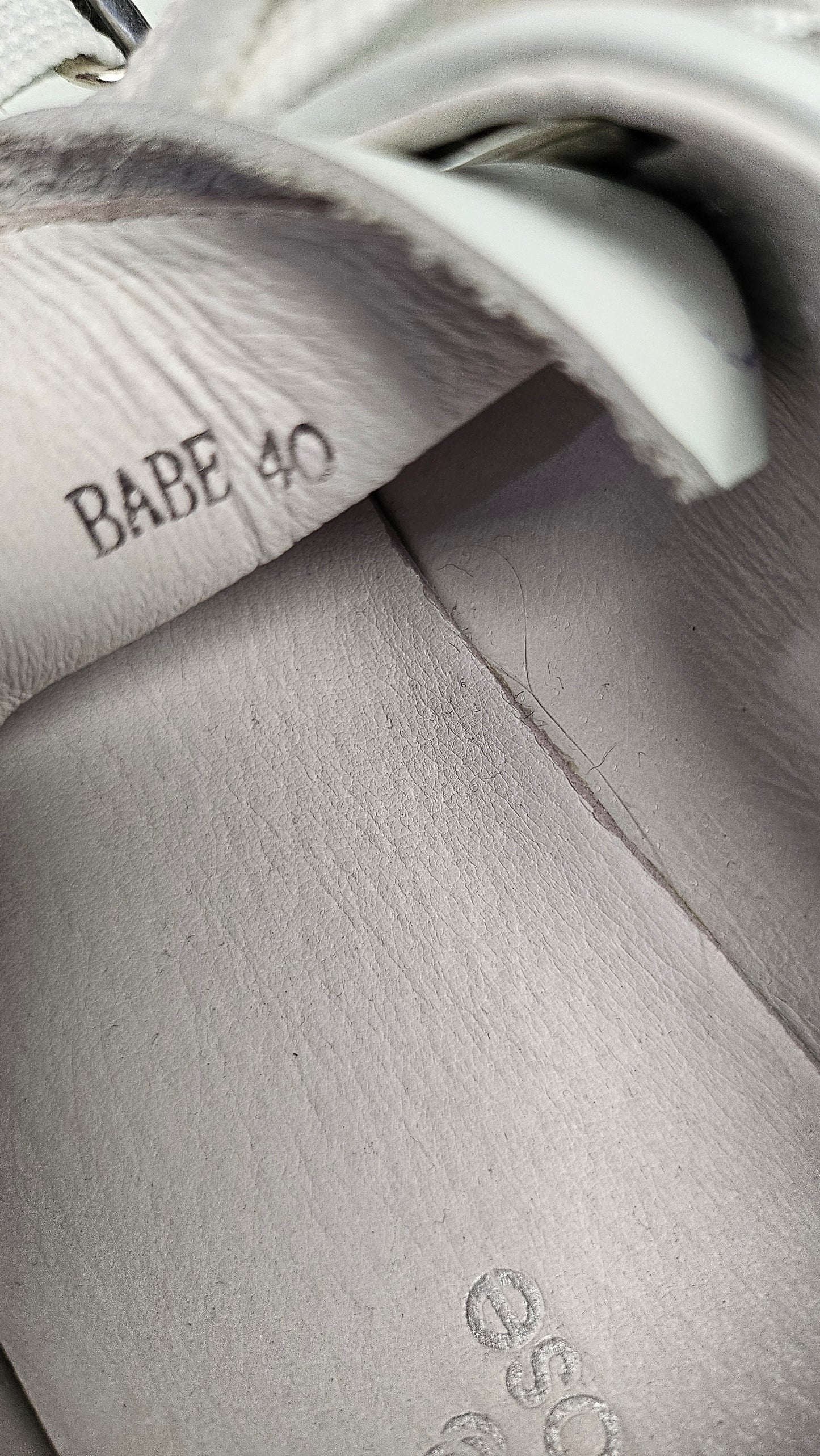Charlie Rose White Leather Sneakers (40)