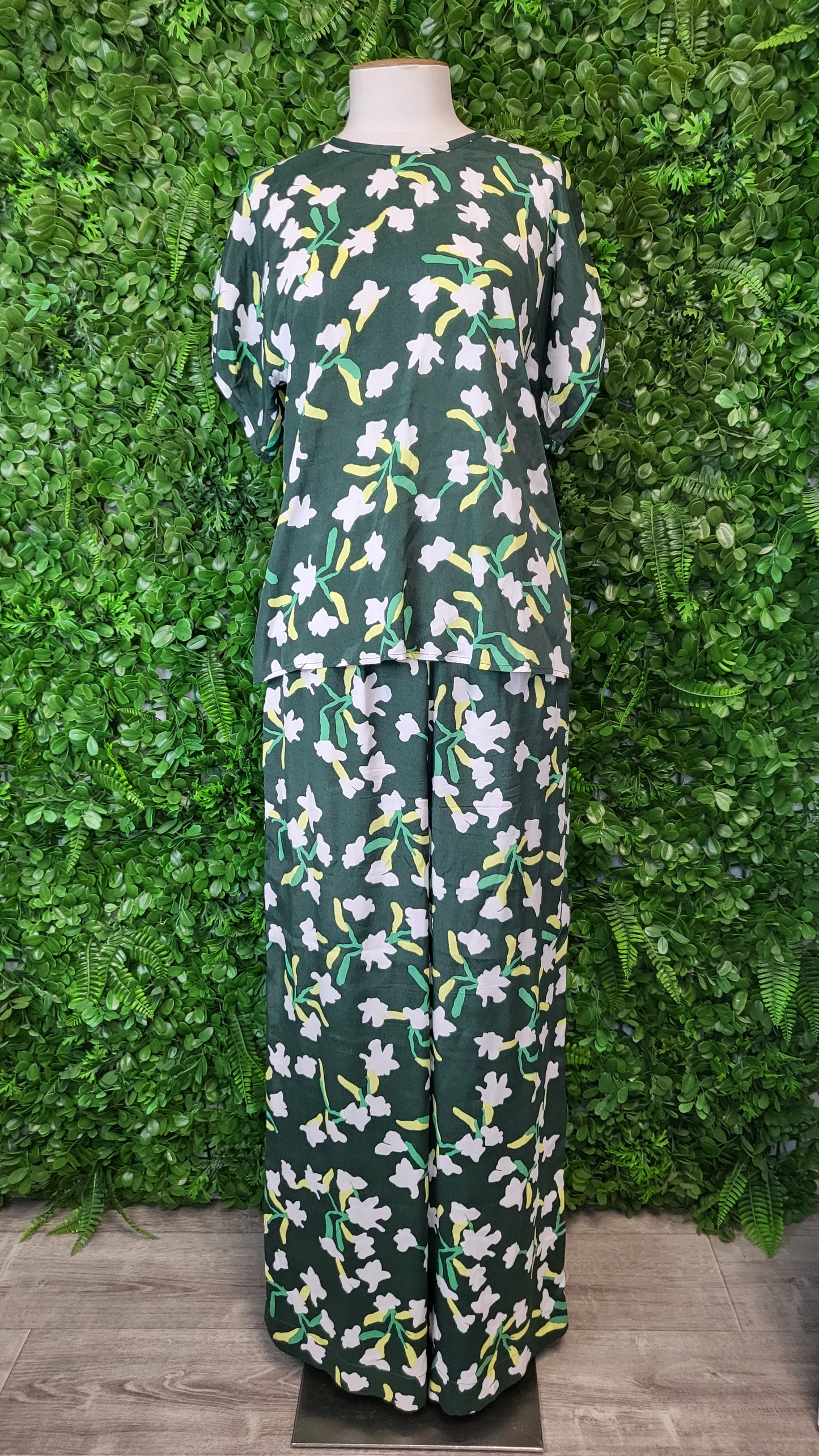 Kate Sylvester Lillies Silk Blend Top & Pants Set (8)