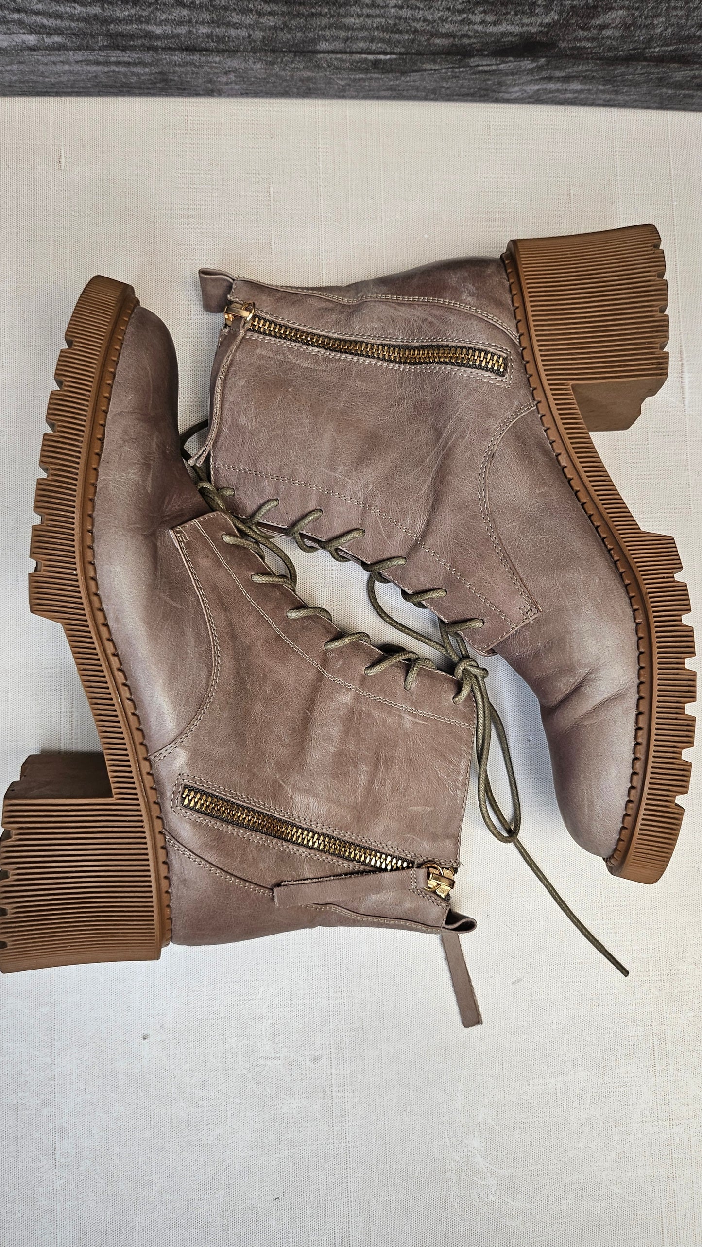 Django & Juliette Taupe Zyan Leather Boot (41)