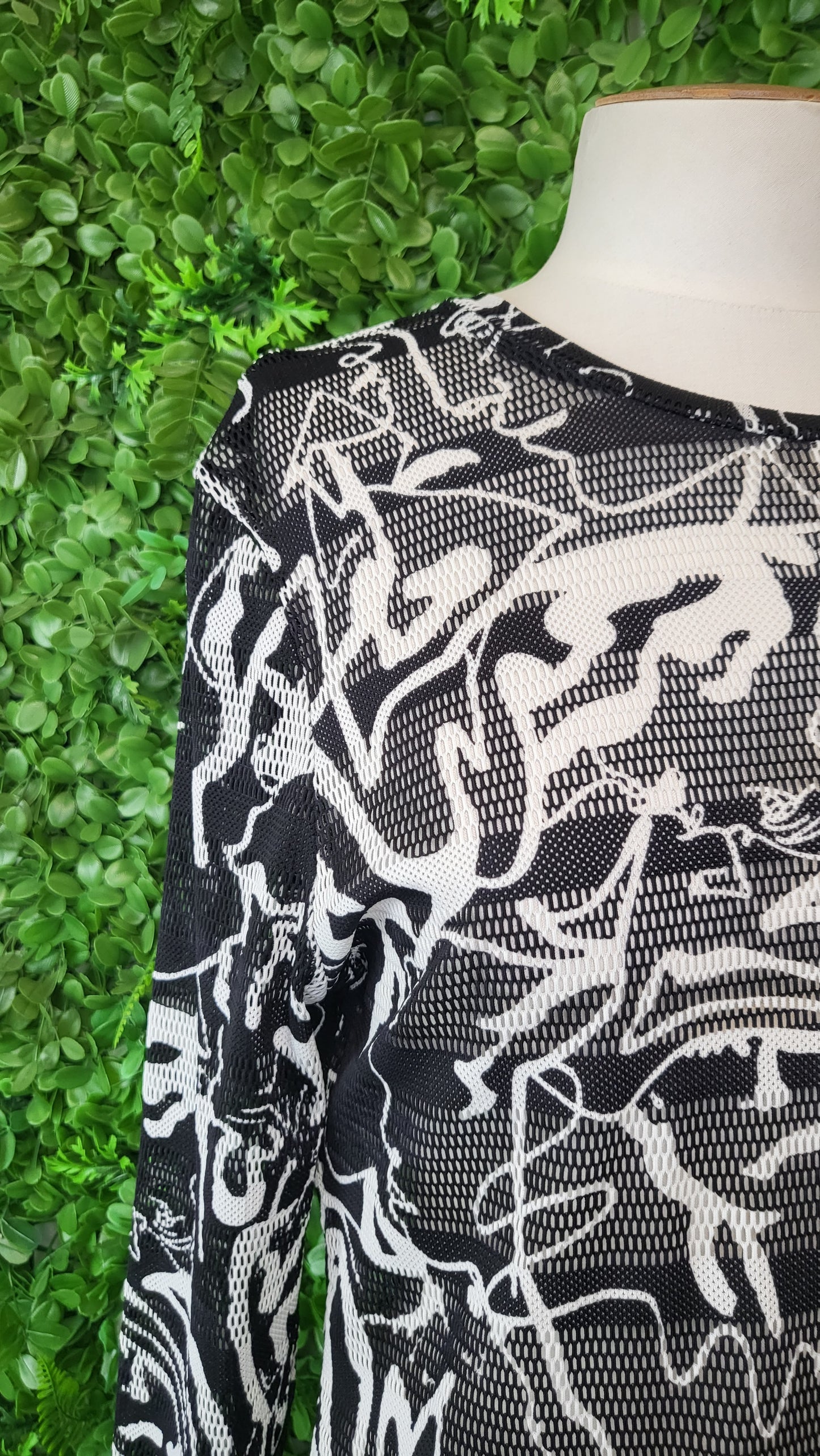 Siren Black/White Mesh Graphic Top (14)