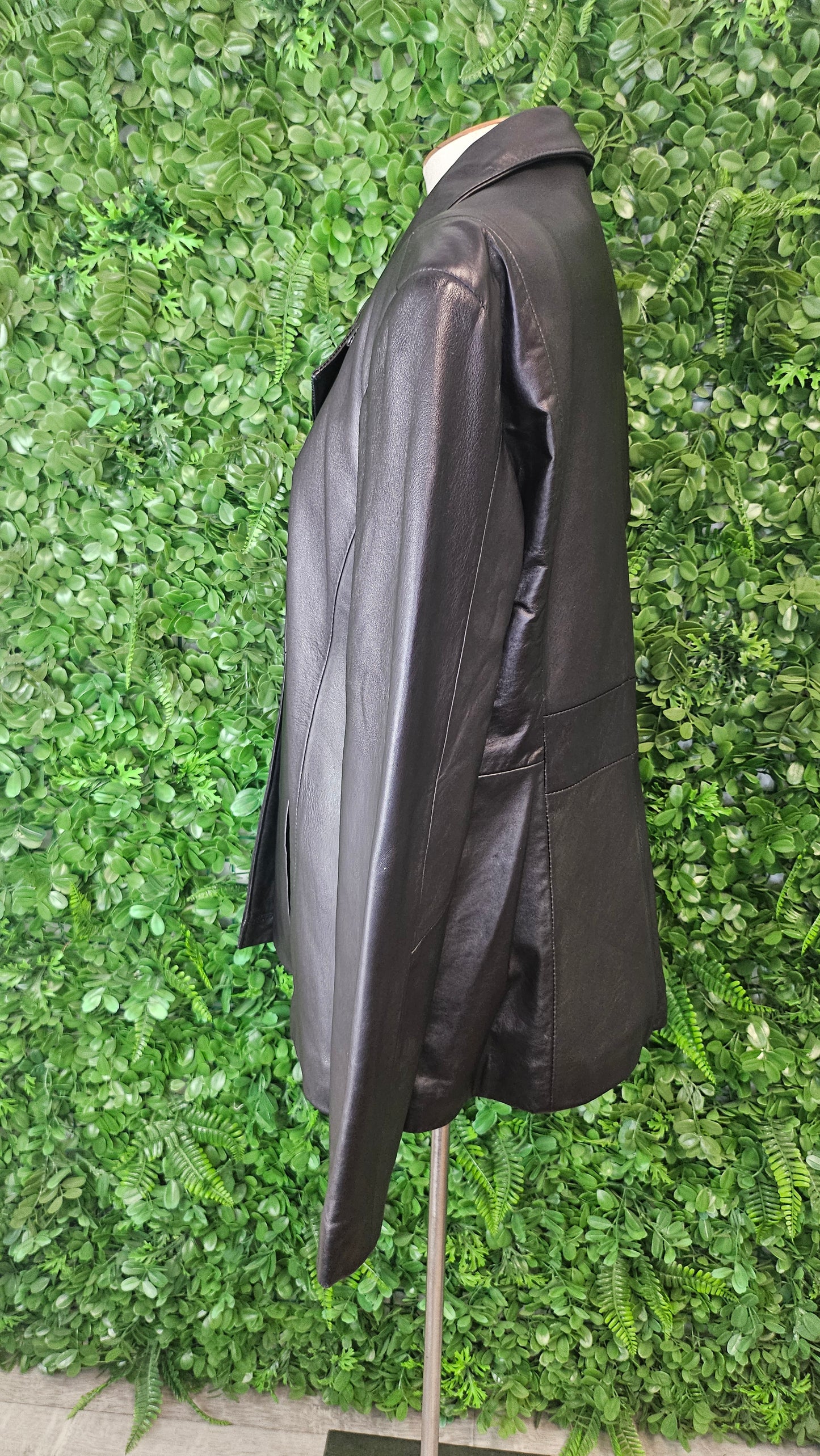 L’Aurore Black Leather Blazer (16)