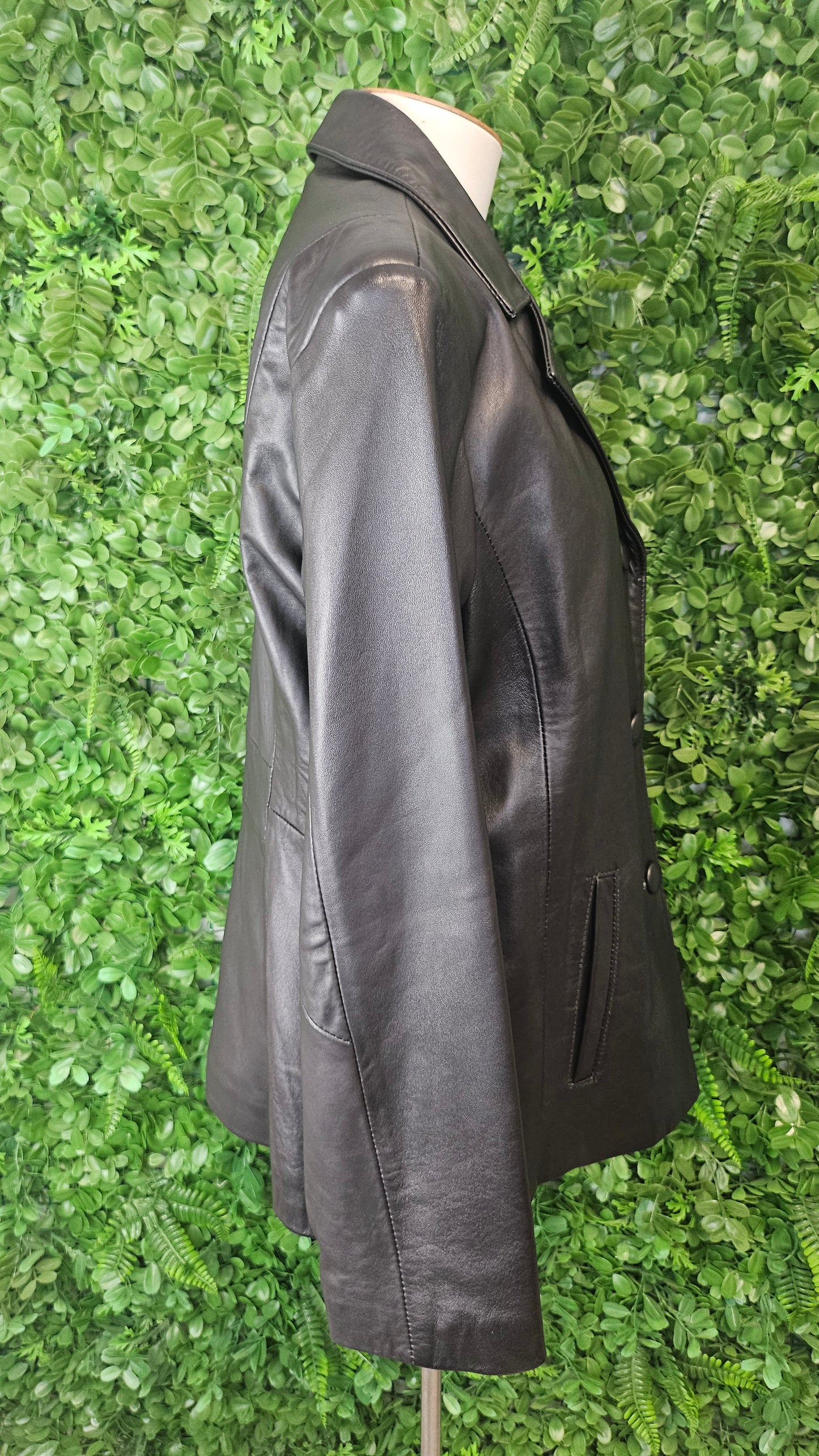 L’Aurore Black Leather Blazer (16)