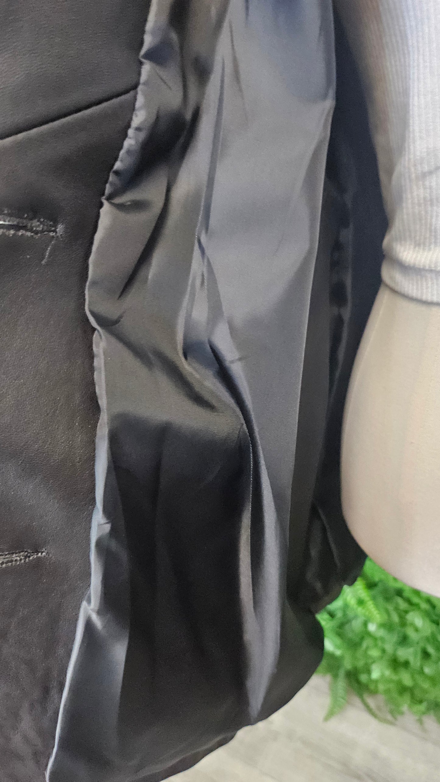 L’Aurore Black Leather Blazer (16)