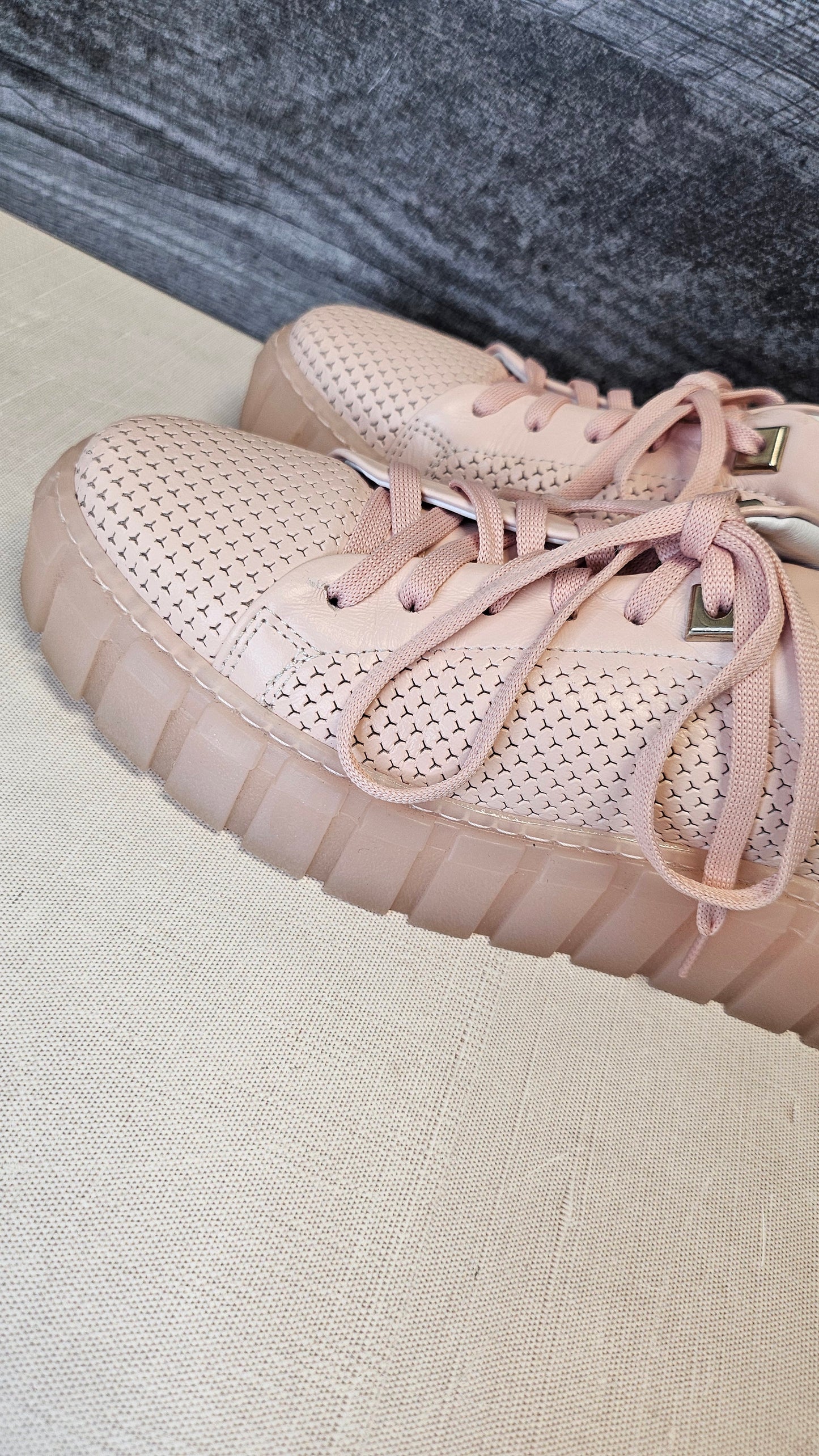 Rilassare Blush Sneaker (37)