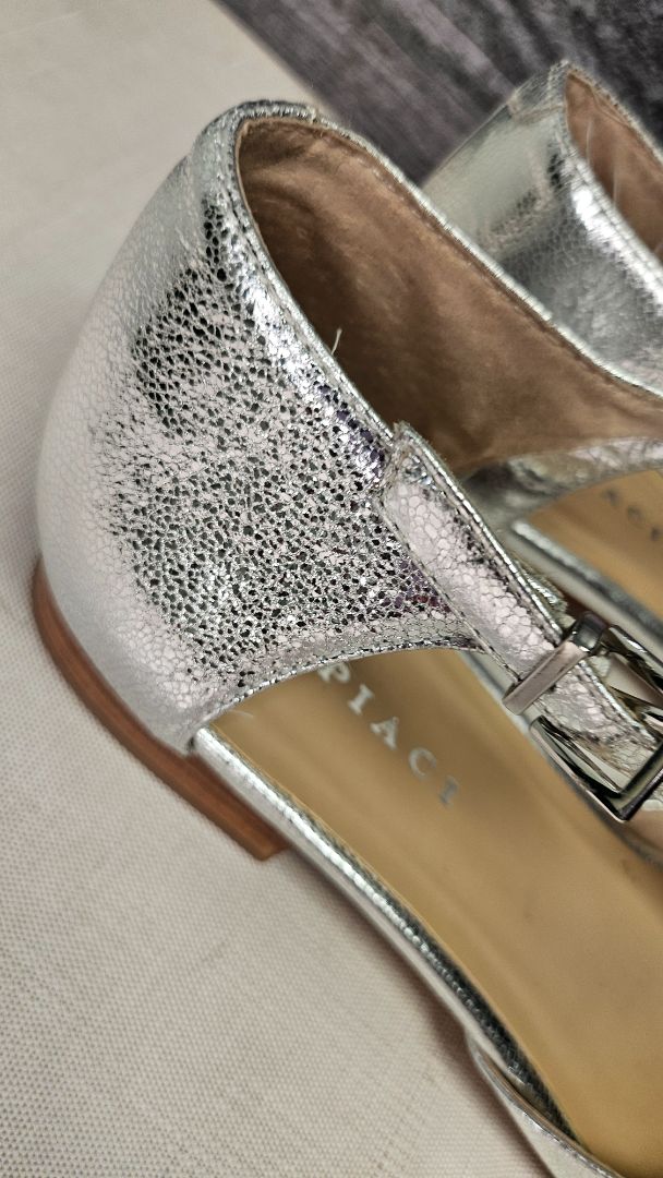 Mi Piaci Silver Metallic Flat Sandal (40)