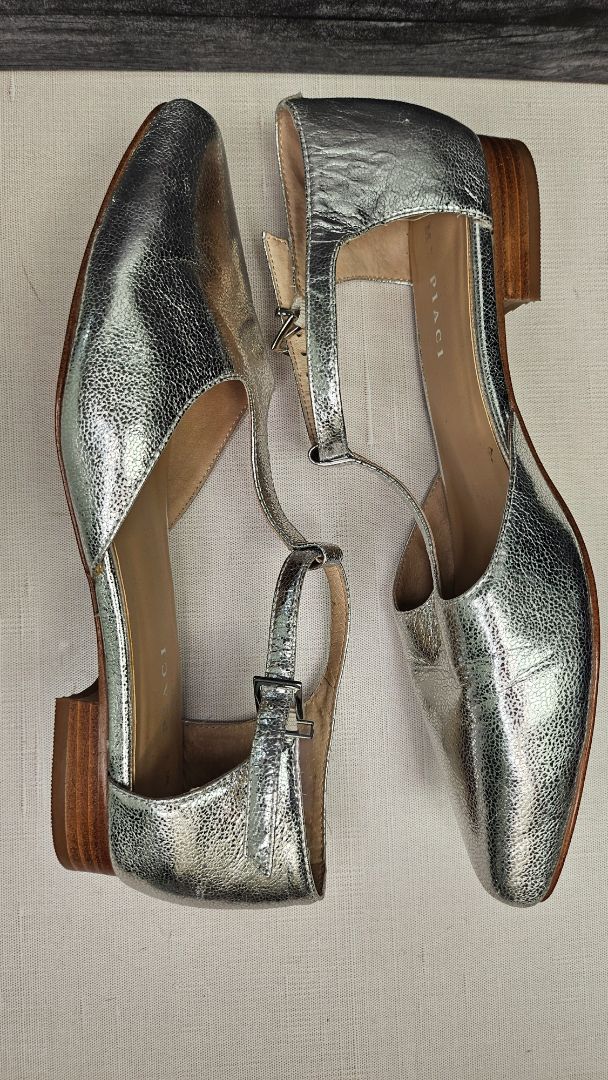 Mi Piaci Silver Metallic Flat Sandal (40)