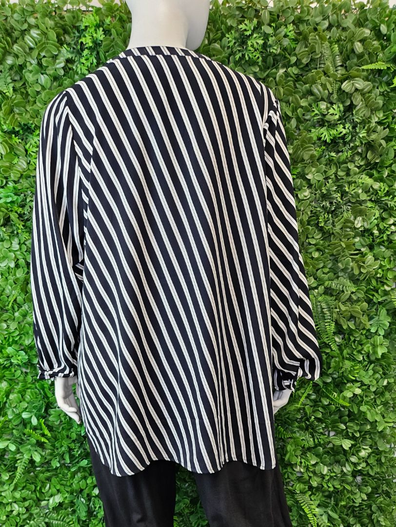 Studio Curve Black/White Striped Top (22)