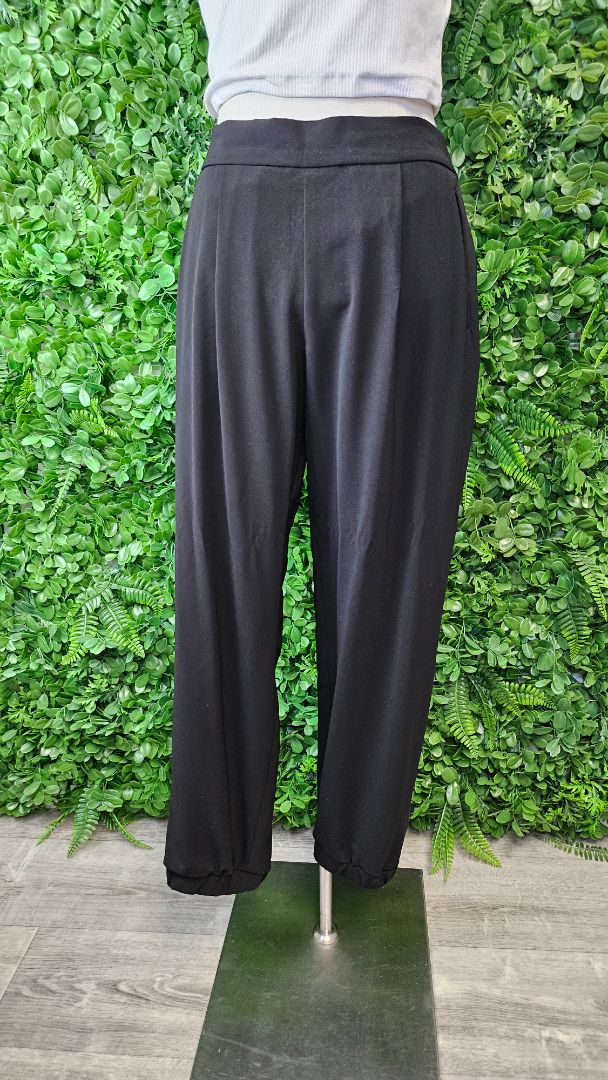 Max Black Lightweight Jogger (10)