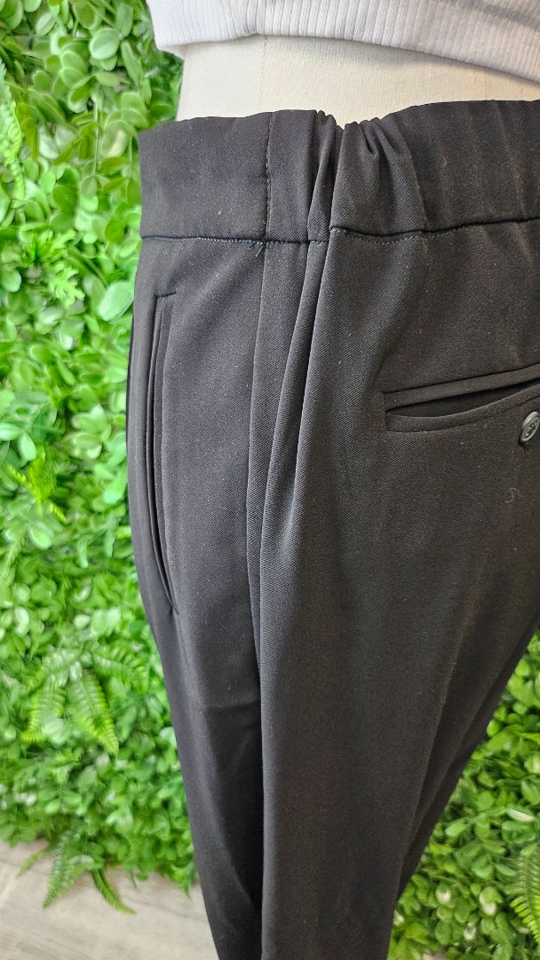 Max Black Lightweight Jogger (10)