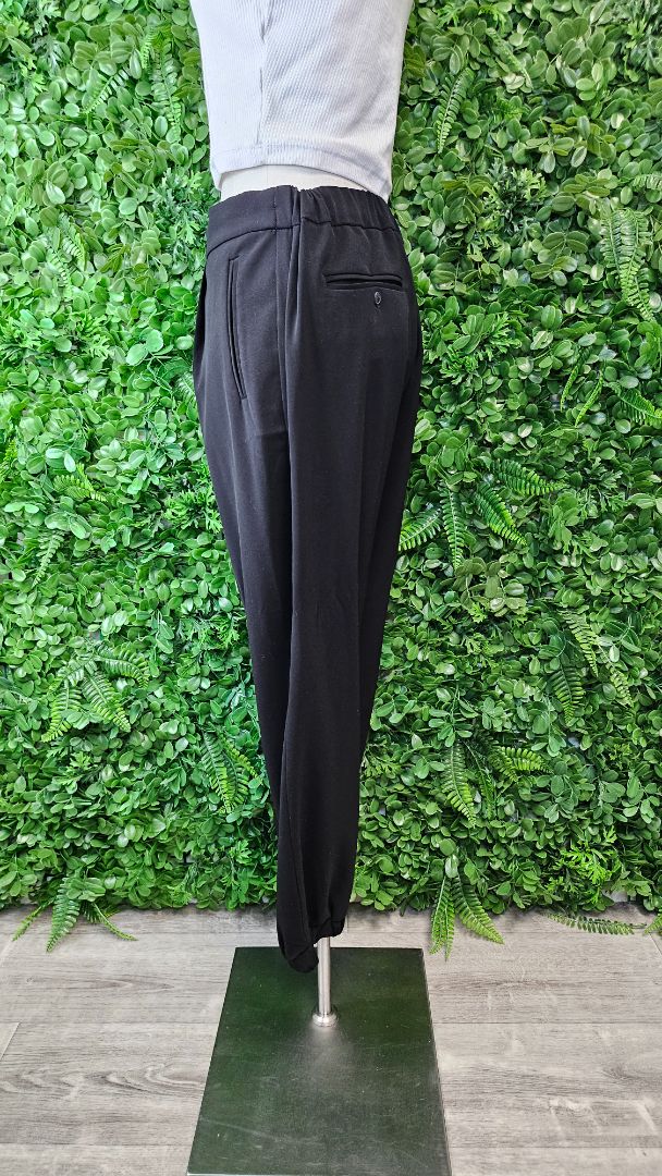 Max Black Lightweight Jogger (10)