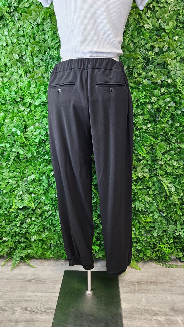 Max Black Lightweight Jogger (10)