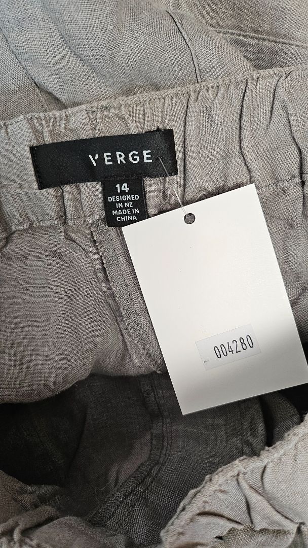 Verge Grey Linen Crop Pants (14)