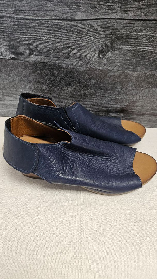 Bueno Navy Leather Sandal (42)