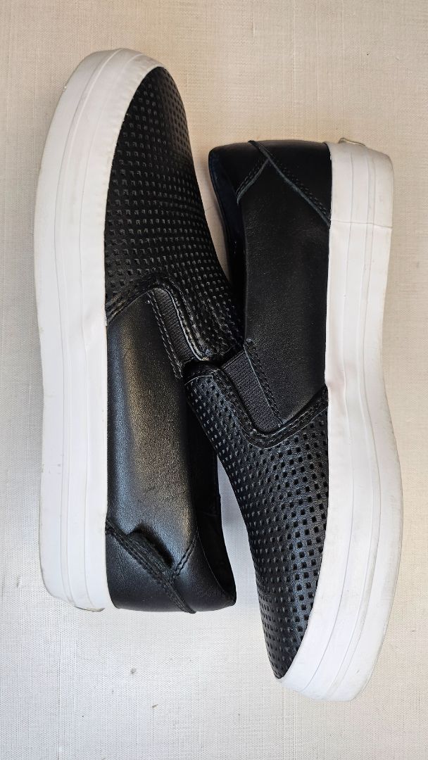 Deuce Black Slip On Sneaker (39)