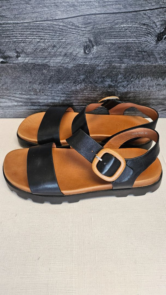 EOS Black Nira Leather Sandal BNWT (41)