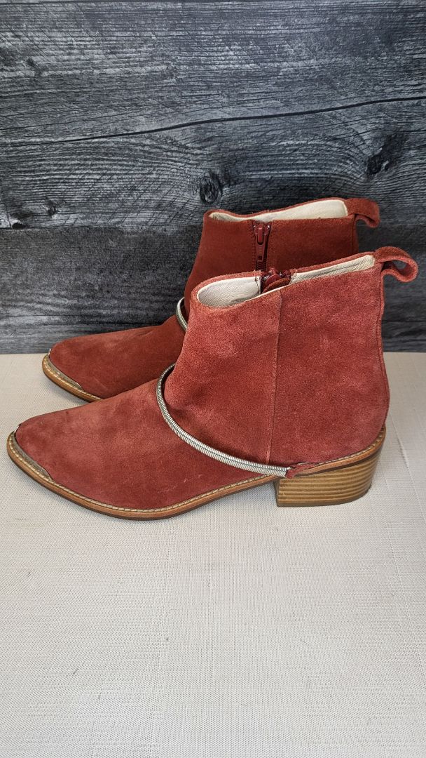 Mi Piaci Rust Suede Boots (40)