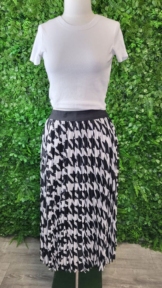 Decjuba  B/W Pleated Skirt (14)